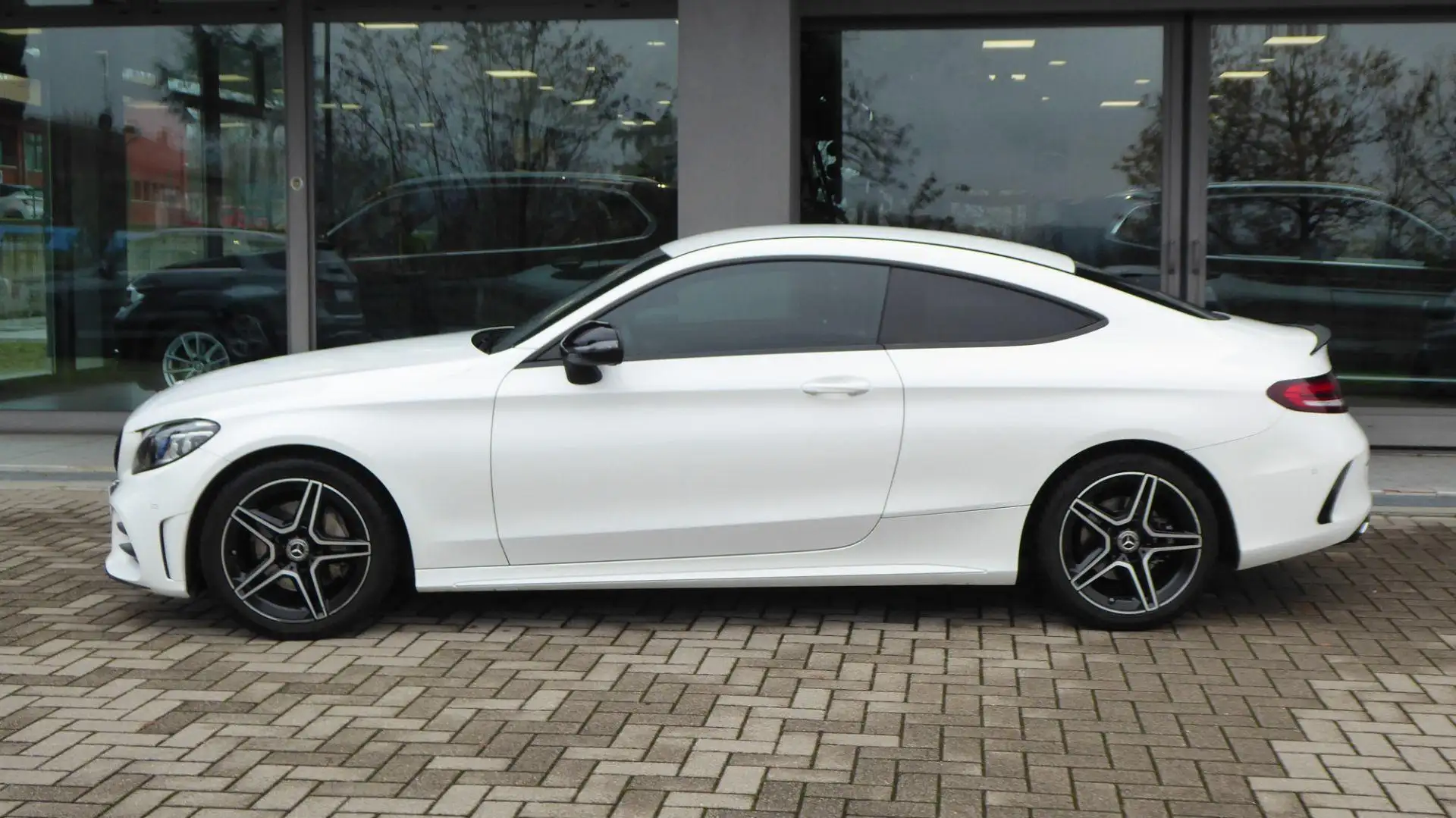Mercedes-Benz C 220 d Auto Coupé Premium AMG Bianco - 2