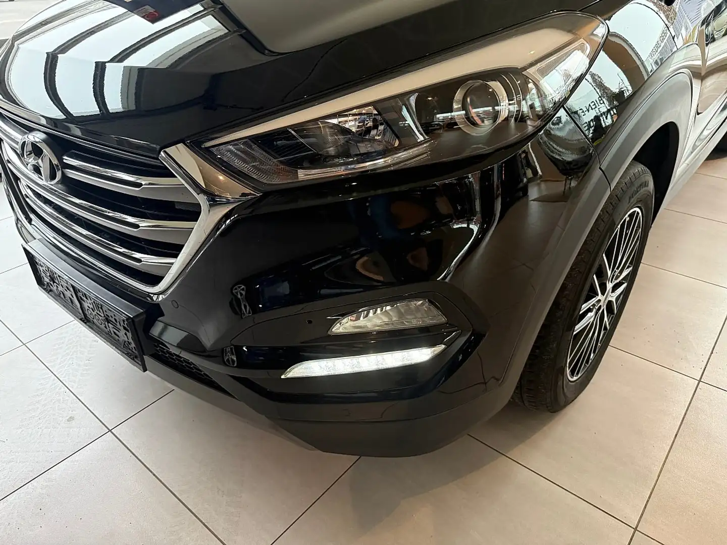 Hyundai TUCSON Tucson 1,7 CRDI Schwarz - 2