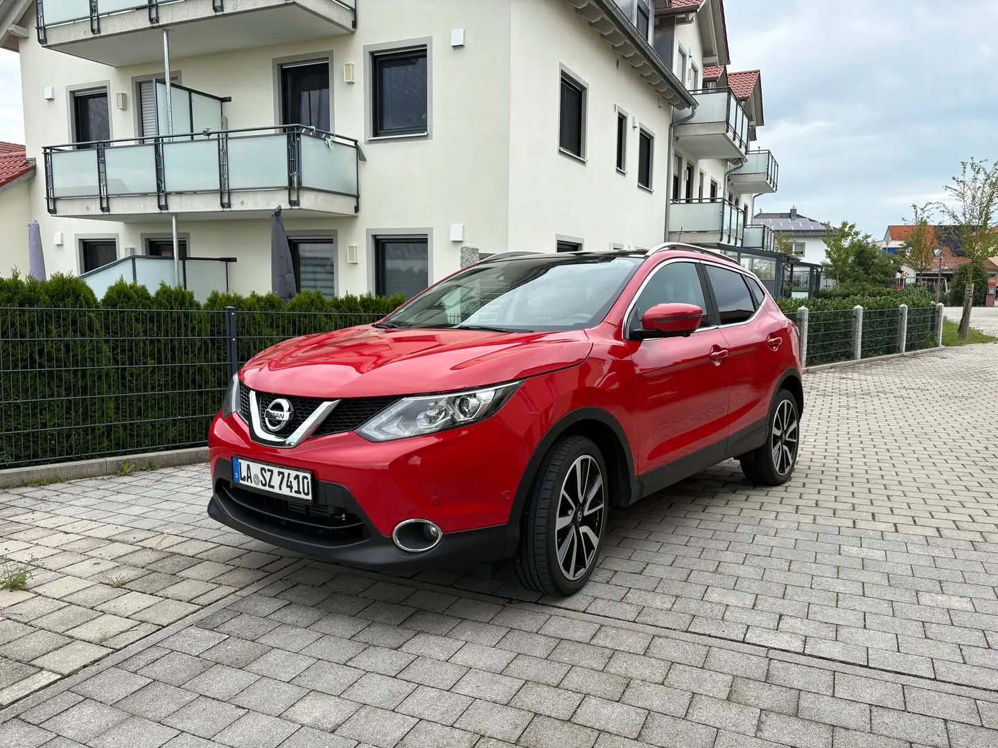 Nissan Qashqai Qashqai 1.6 dCi Xtronic TEKNA Rot - 1