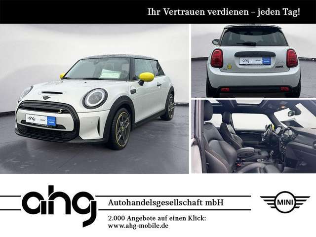 Imagine MINI Cooper SE . MINI Electric Trim Navi Head Up Panor