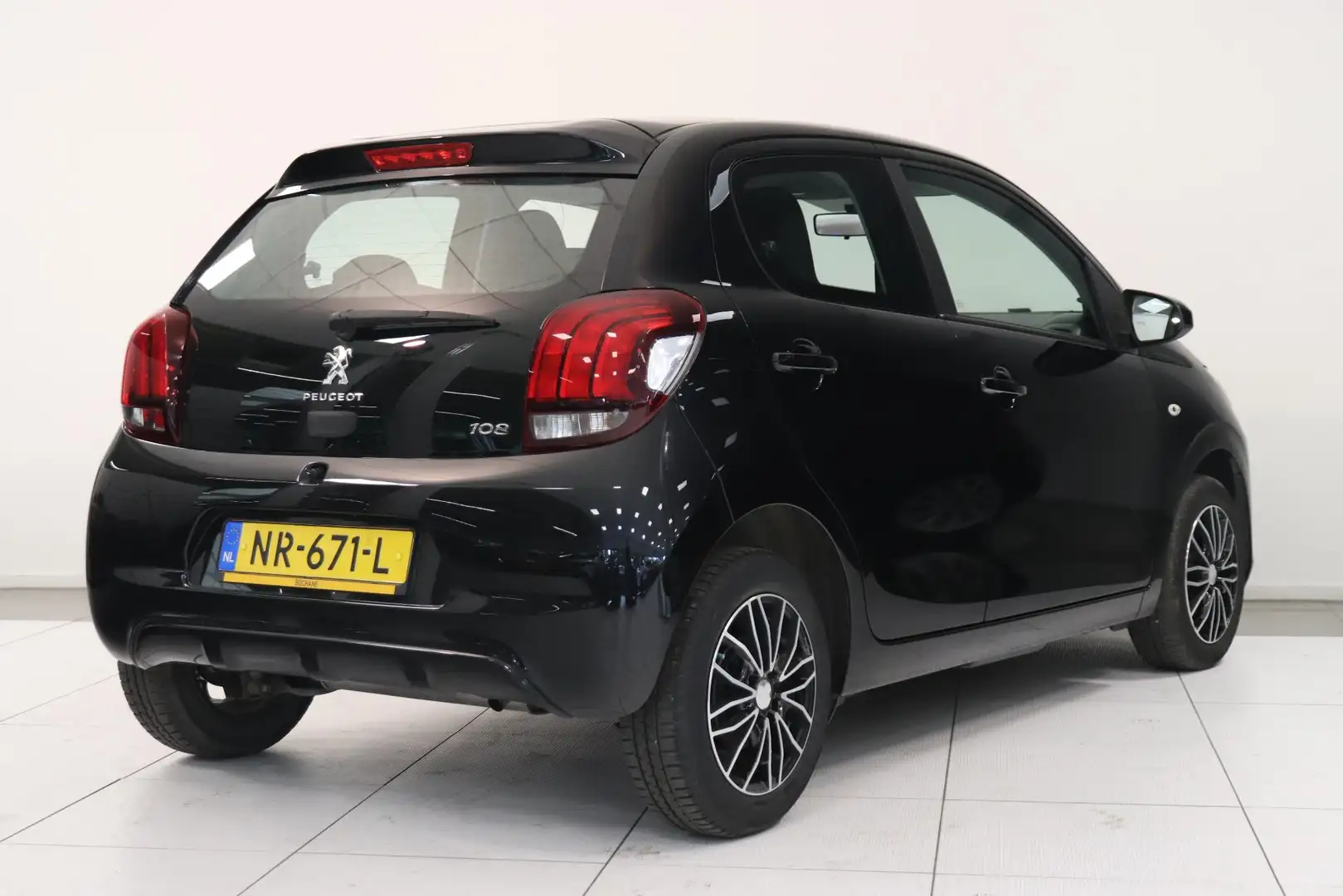 Peugeot 108 1.0 e-VTi Blue Lion | Airco | Bluetooth | Lichtmet Zwart - 2