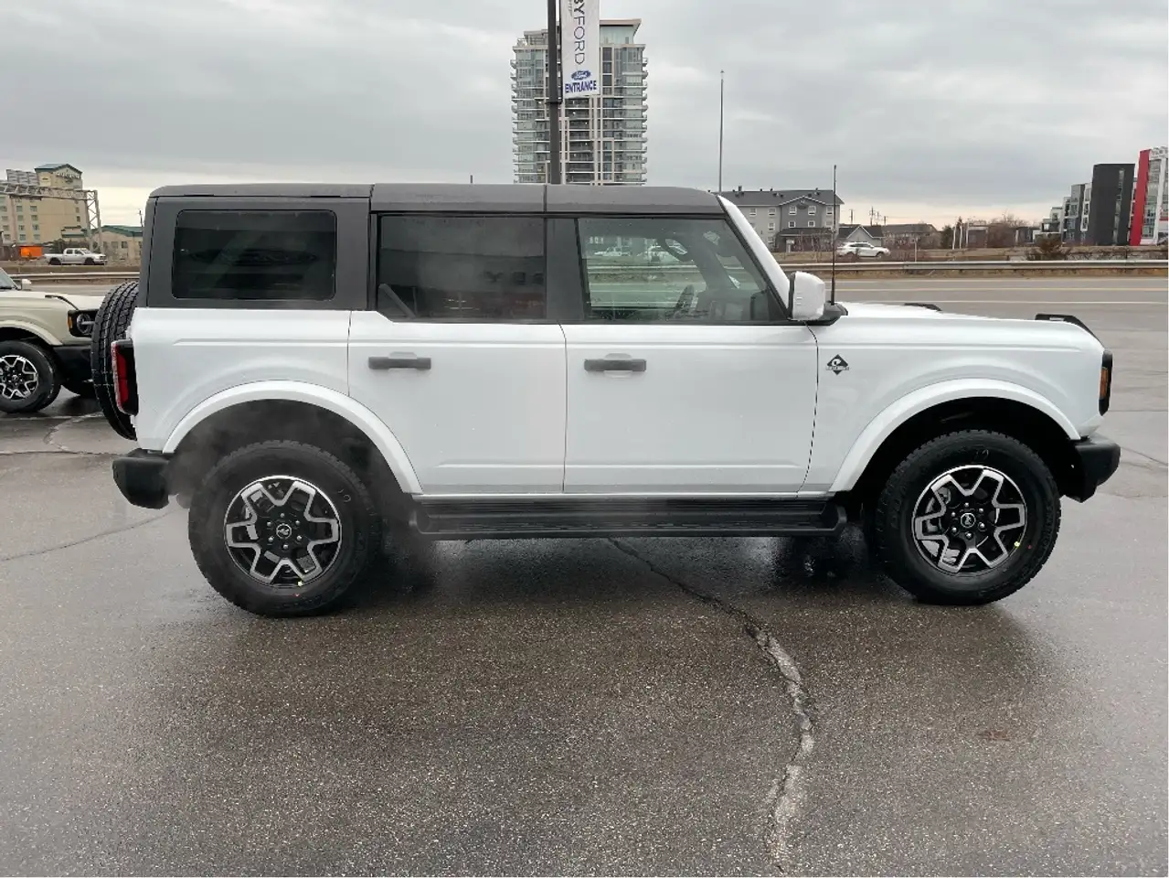 Ford Bronco снимка Ford Bronco