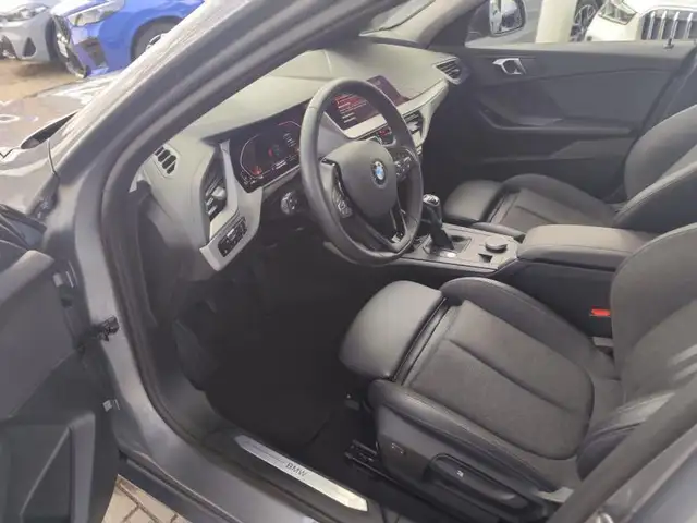 BMW 1 Series view 6