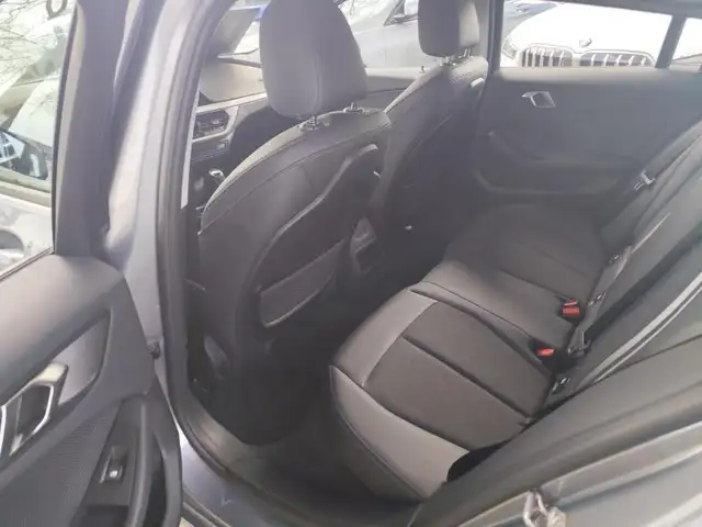 BMW 1 Series view 14