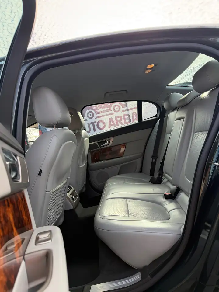 JAGUAR XF LUXE - 3.0 TURBO V6 211ch - CAMÉRA D'AIDE AU STATIONNEMENT