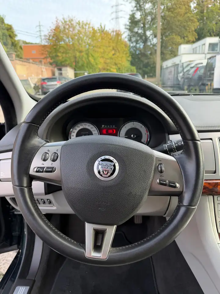 JAGUAR XF LUXE - 3.0 TURBO V6 211ch - CAMÉRA D'AIDE AU STATIONNEMENT