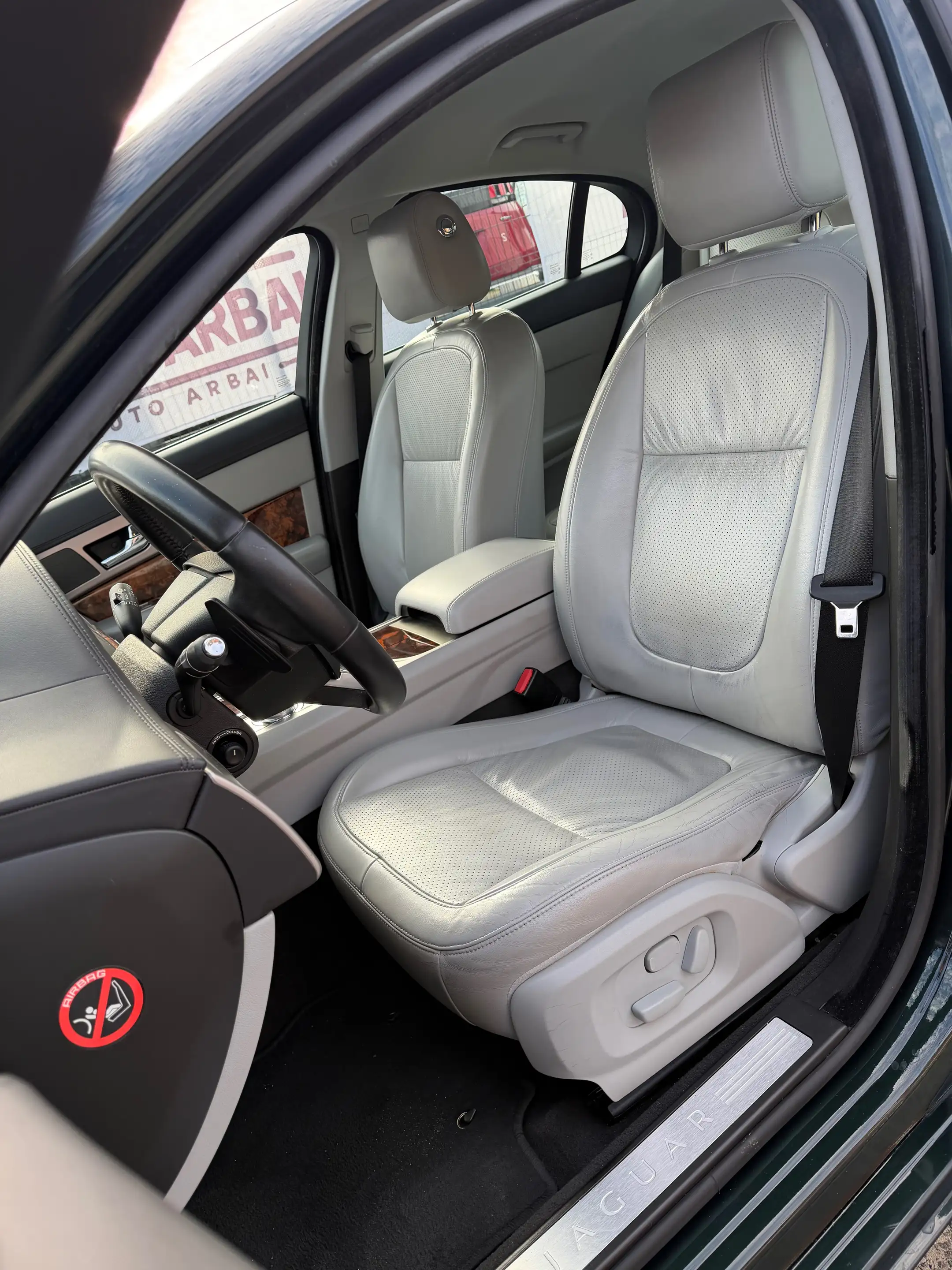 Jaguar XF XF 3.0 Turbo V6 Luxury DPF — photo 11