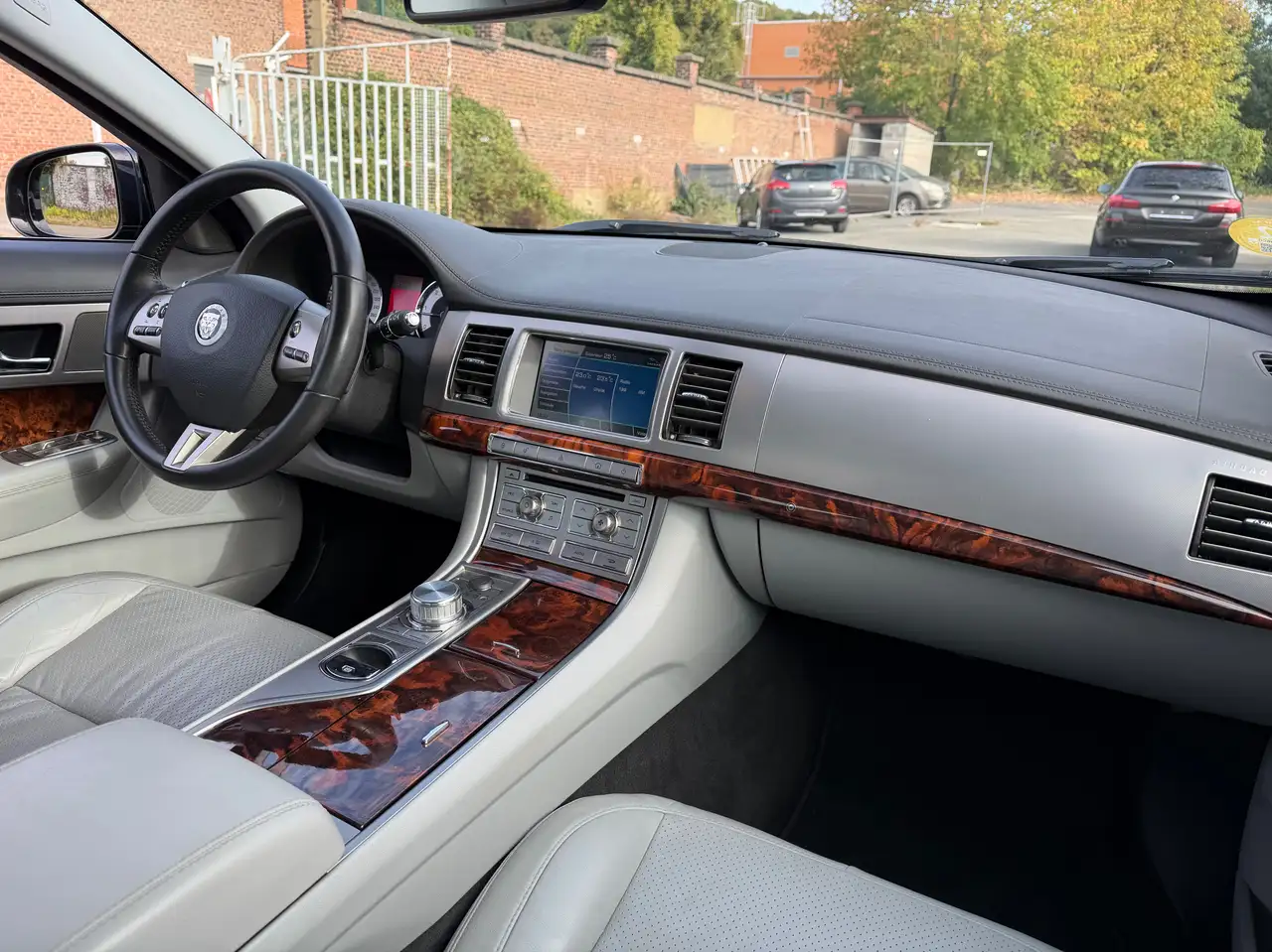 JAGUAR XF LUXE - 3.0 TURBO V6 211ch - CAMÉRA D'AIDE AU STATIONNEMENT