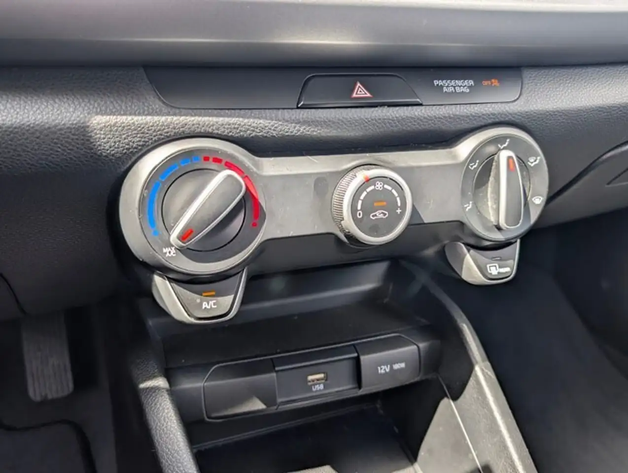 Kia Rio снимка Kia Rio