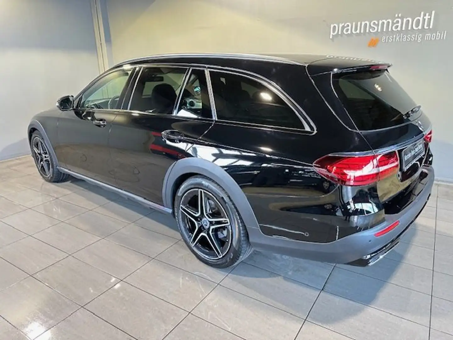 Mercedes-Benz E 220 T d 4M All-Terrain Avantgarde  StaHzg./AHK Schwarz - 2