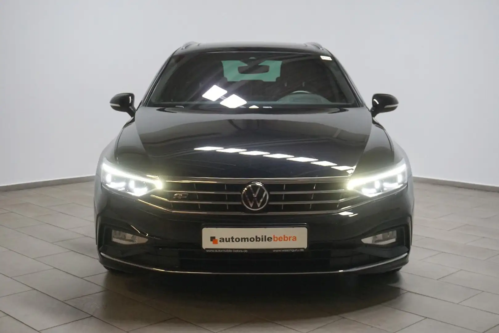 Volkswagen Passat 2.0TDI DSG 2xR-Line Virtual Pano Navi Schwarz - 2