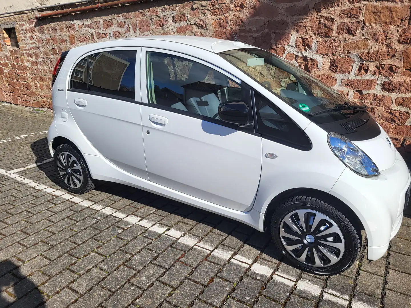 Peugeot iOn iOn Weiß - 1