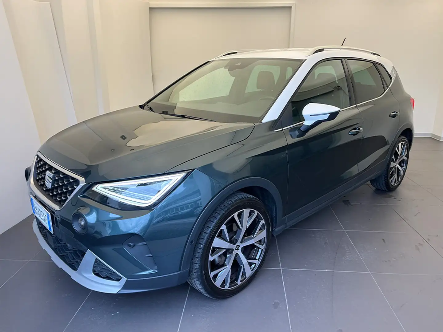 SEAT Arona 1.0 ecotsi xperience 110cv dsg Weiß - 1