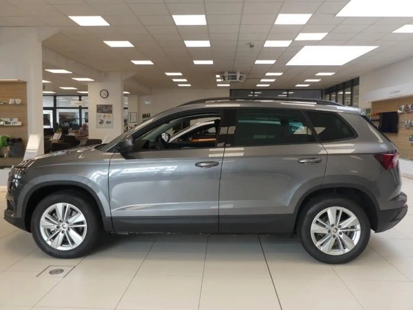 Skoda Karoq 2.0l TDI DSG 4x4 Selection AHK*LED*KAM*NAV Grau - 2