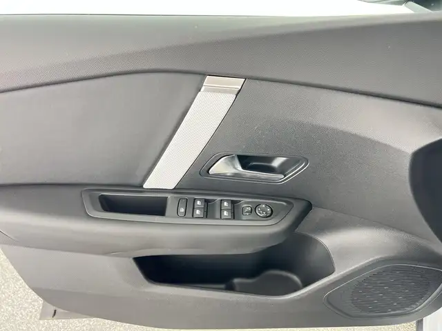Citroen C4 view 11