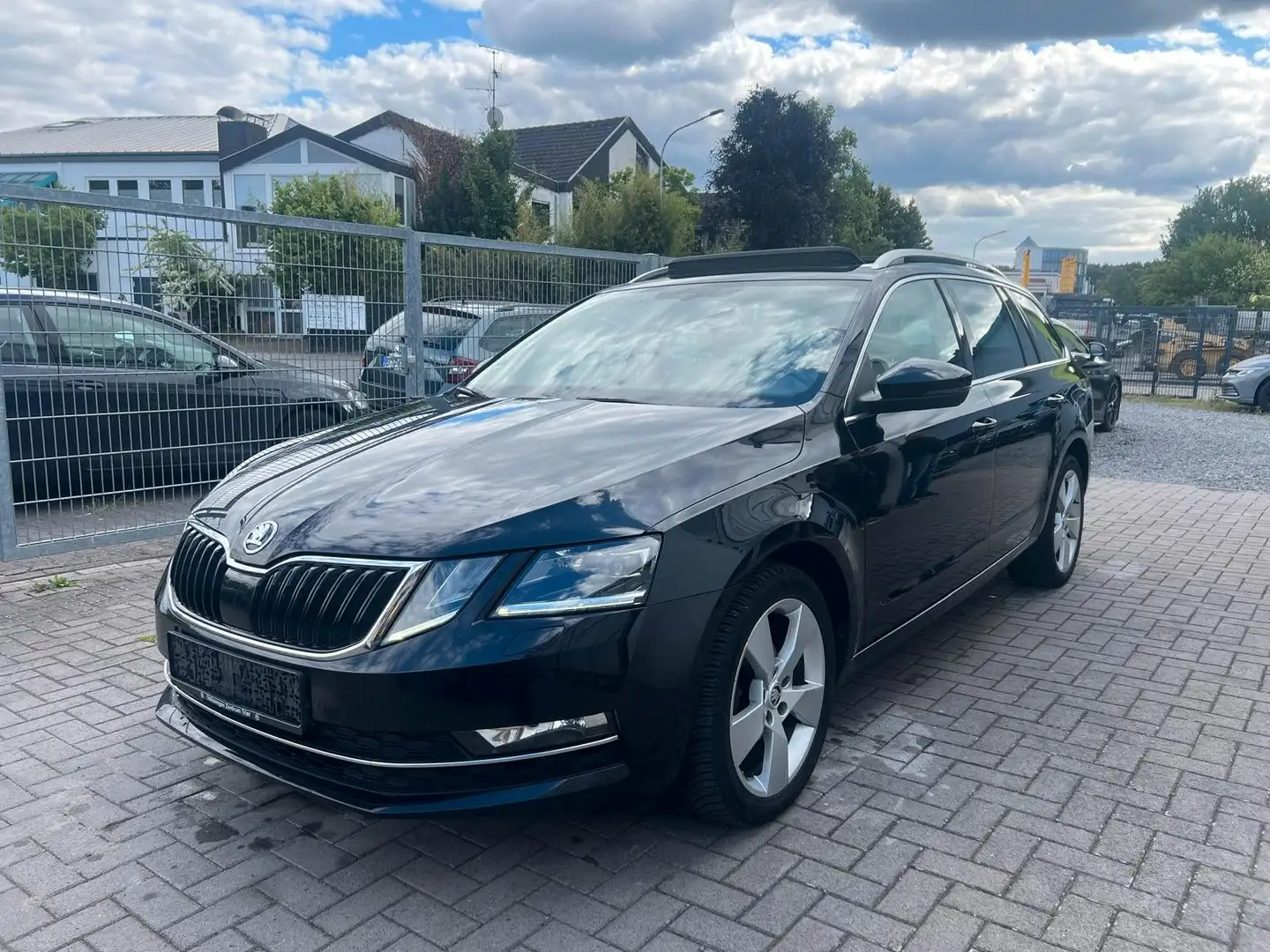 Skoda Octavia Combi Style DSG Panorama Navi Nero - 1