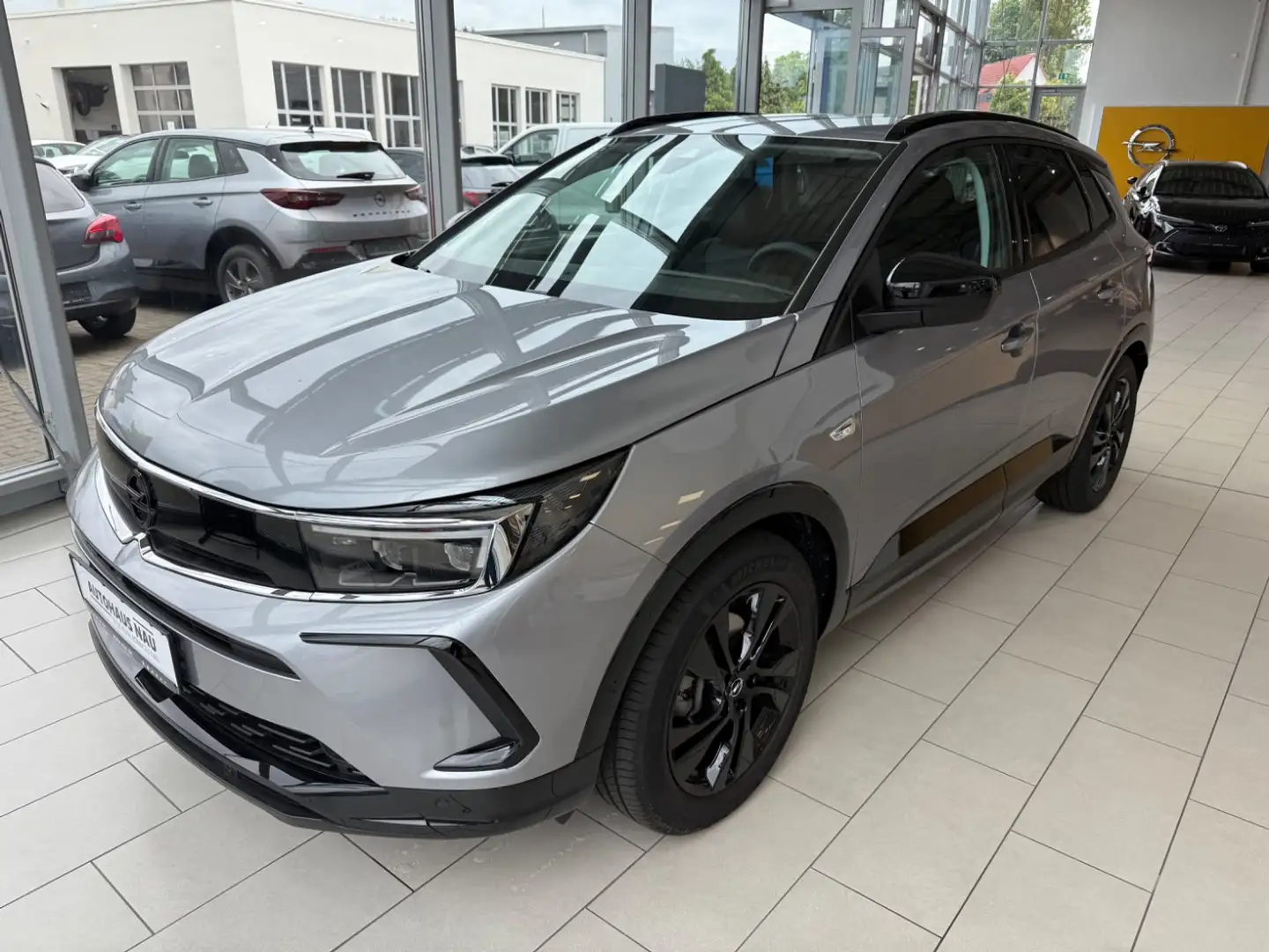 Opel Grandland 1.2 Turbo GS mit Navi Kamera Inkl. Inspektionspake Grau - 2