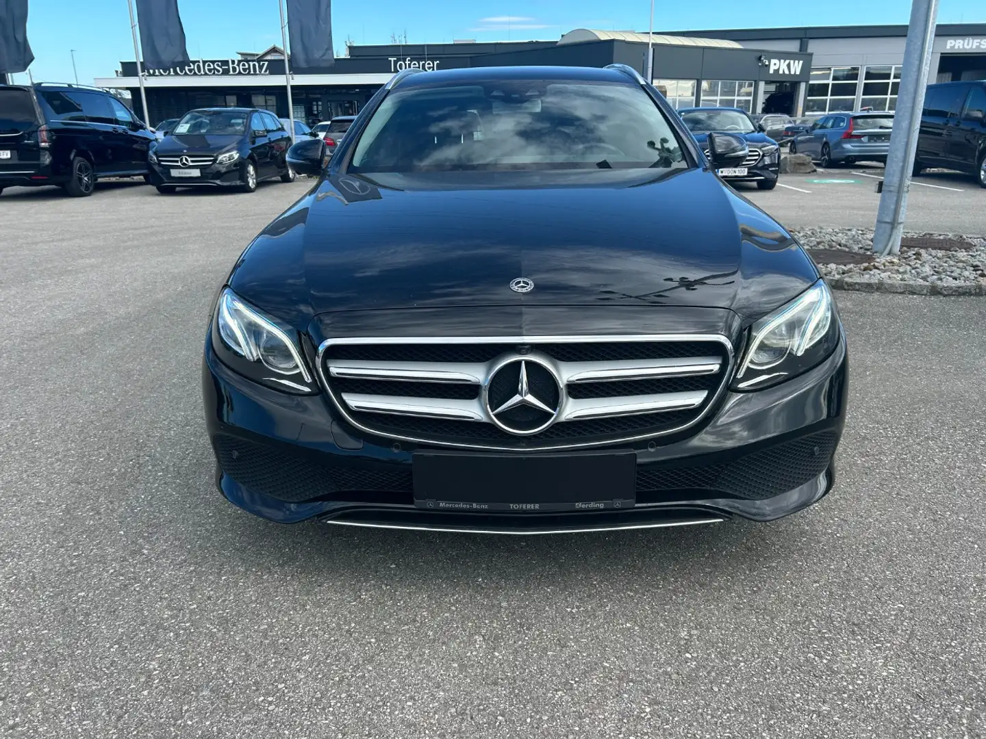 Mercedes-Benz E 220 d 4MATIC T-Modell Avantgarde PTS Shz HUD Schwarz - 2