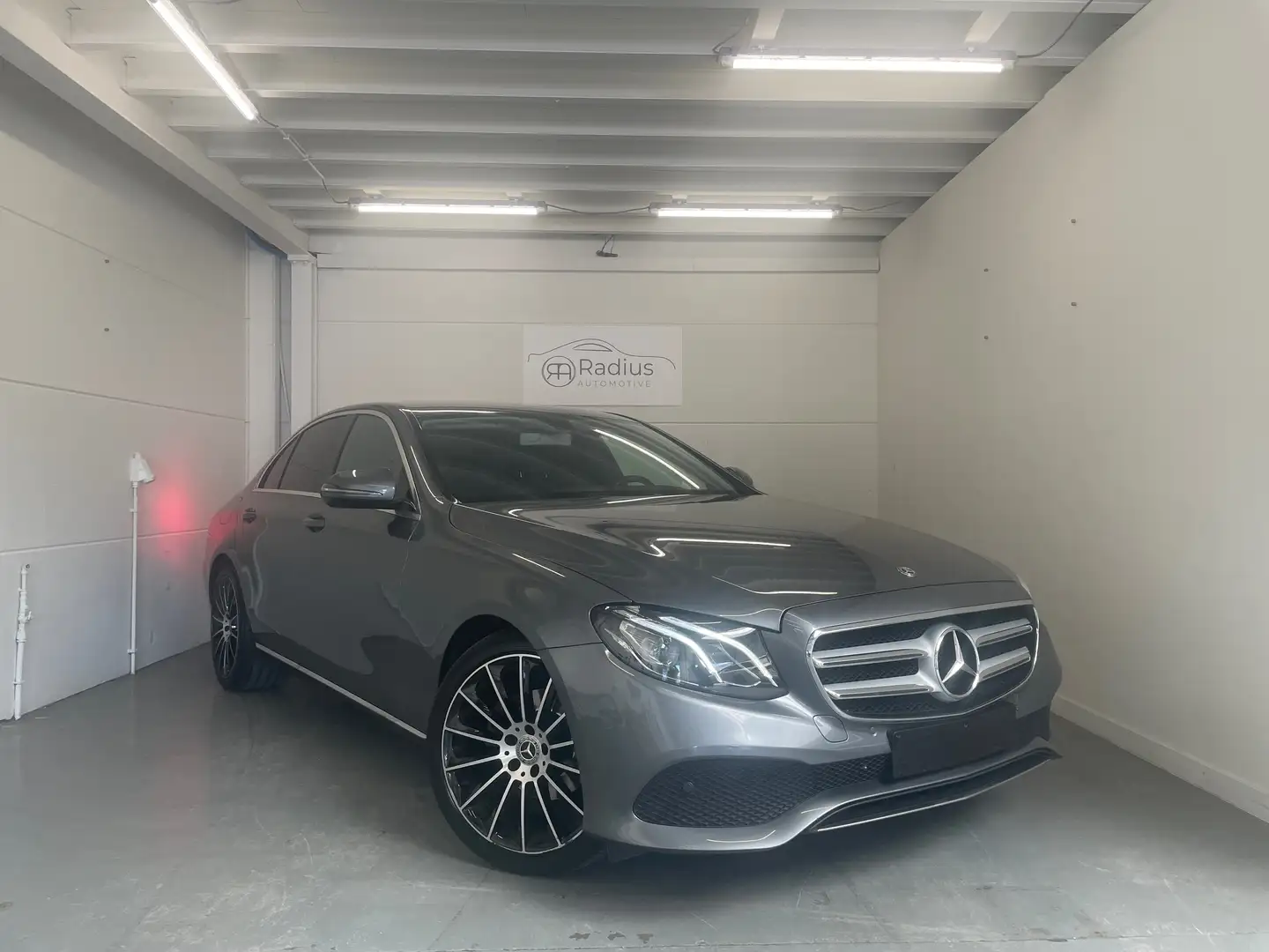 Mercedes-Benz E 200 E 200 d 9G-TRONIC Avantgarde Grijs - 2