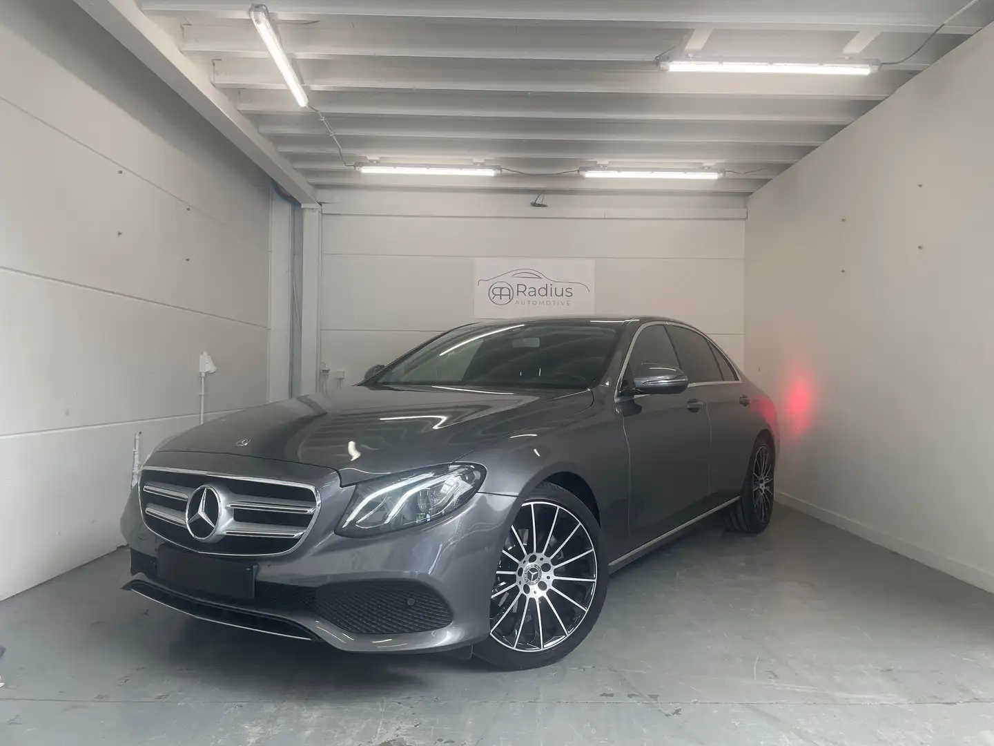Mercedes-Benz E 200 E 200 d 9G-TRONIC Avantgarde Grijs - 1