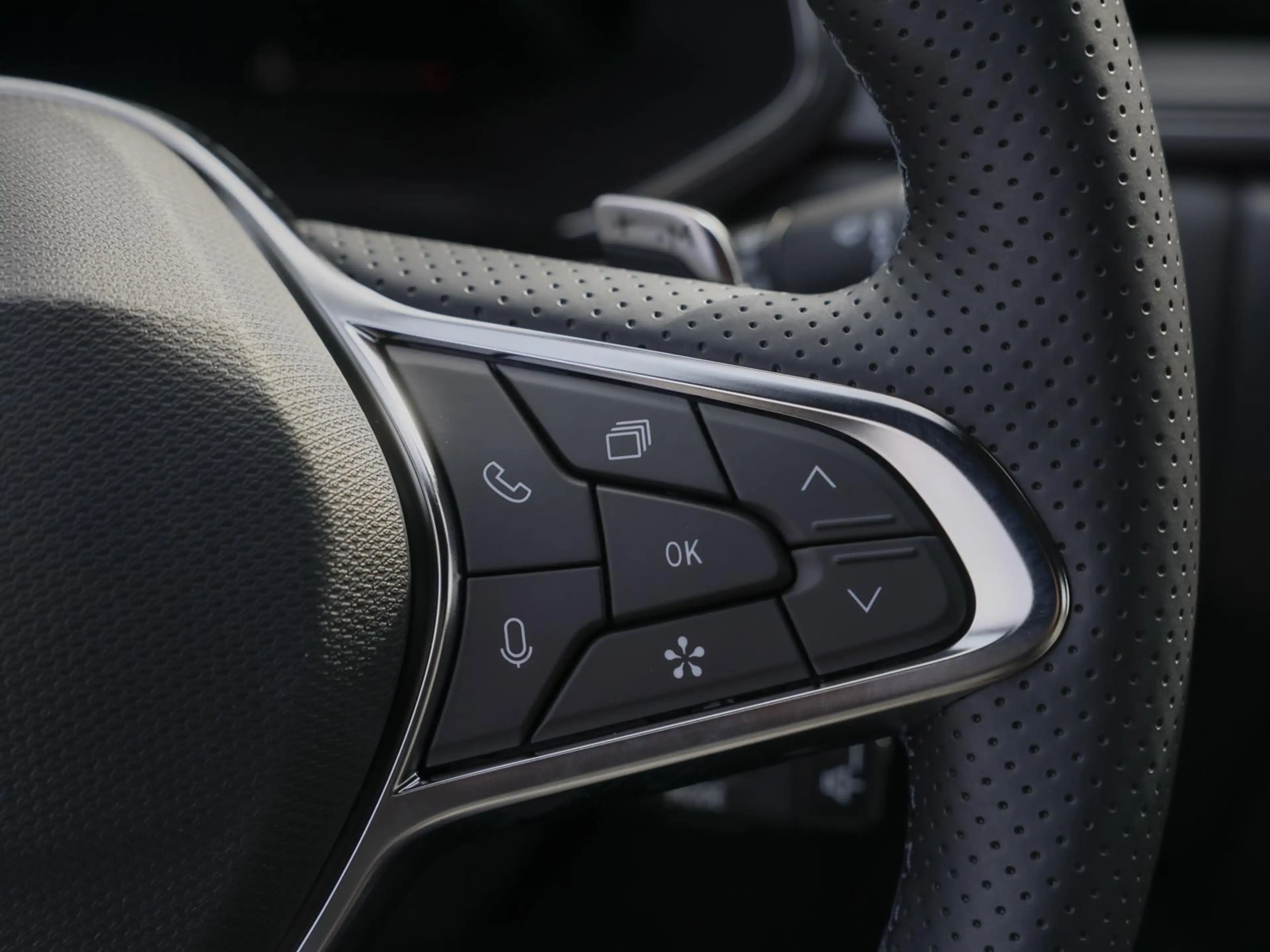 Renault Symbioz Techno Mild Hybrid 140 EDC NAVI SHZ PDC — photo 9