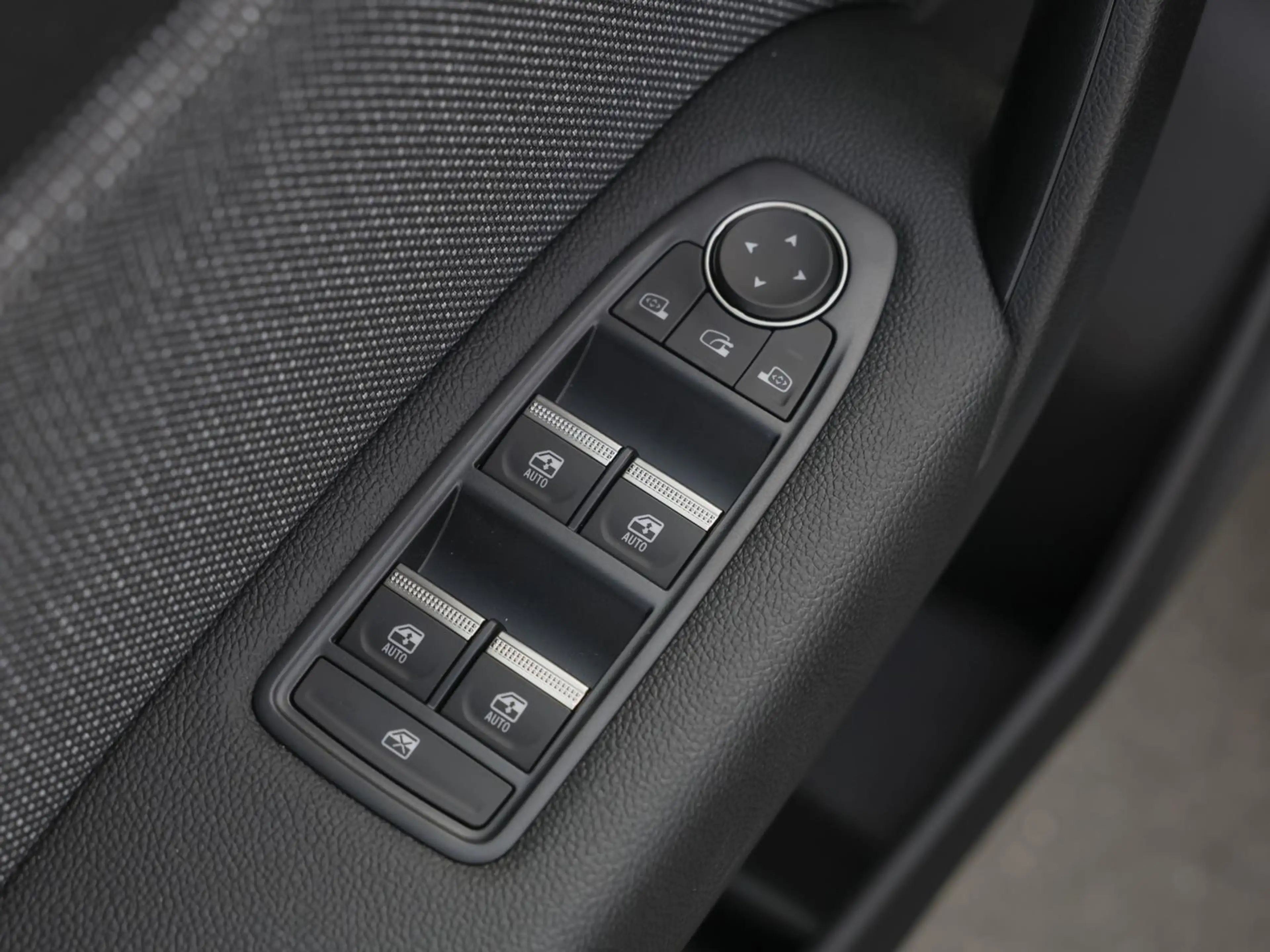 Renault Symbioz Techno Mild Hybrid 140 EDC NAVI SHZ PDC — photo 6