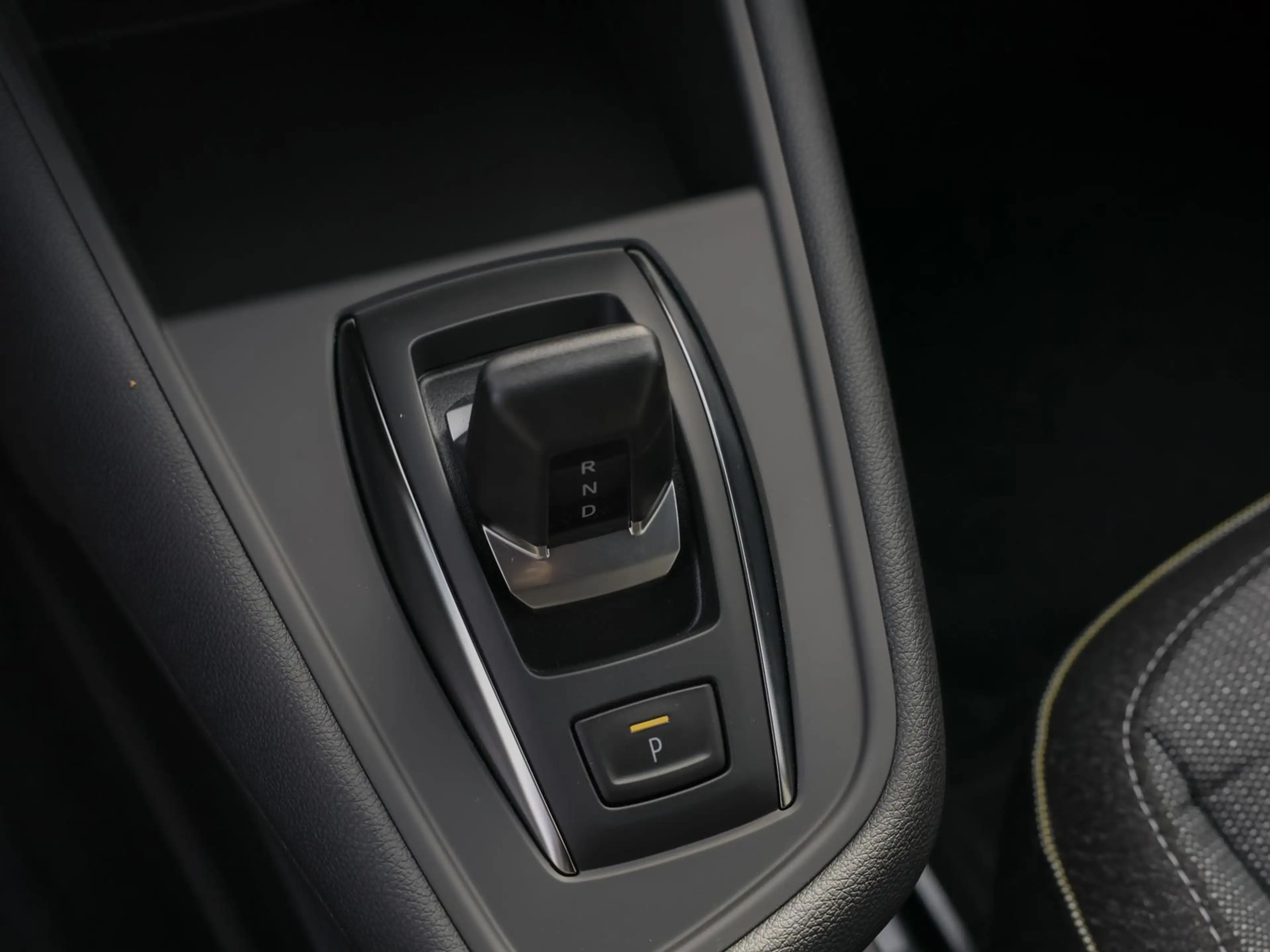 Renault Symbioz Techno Mild Hybrid 140 EDC NAVI SHZ PDC — photo 12