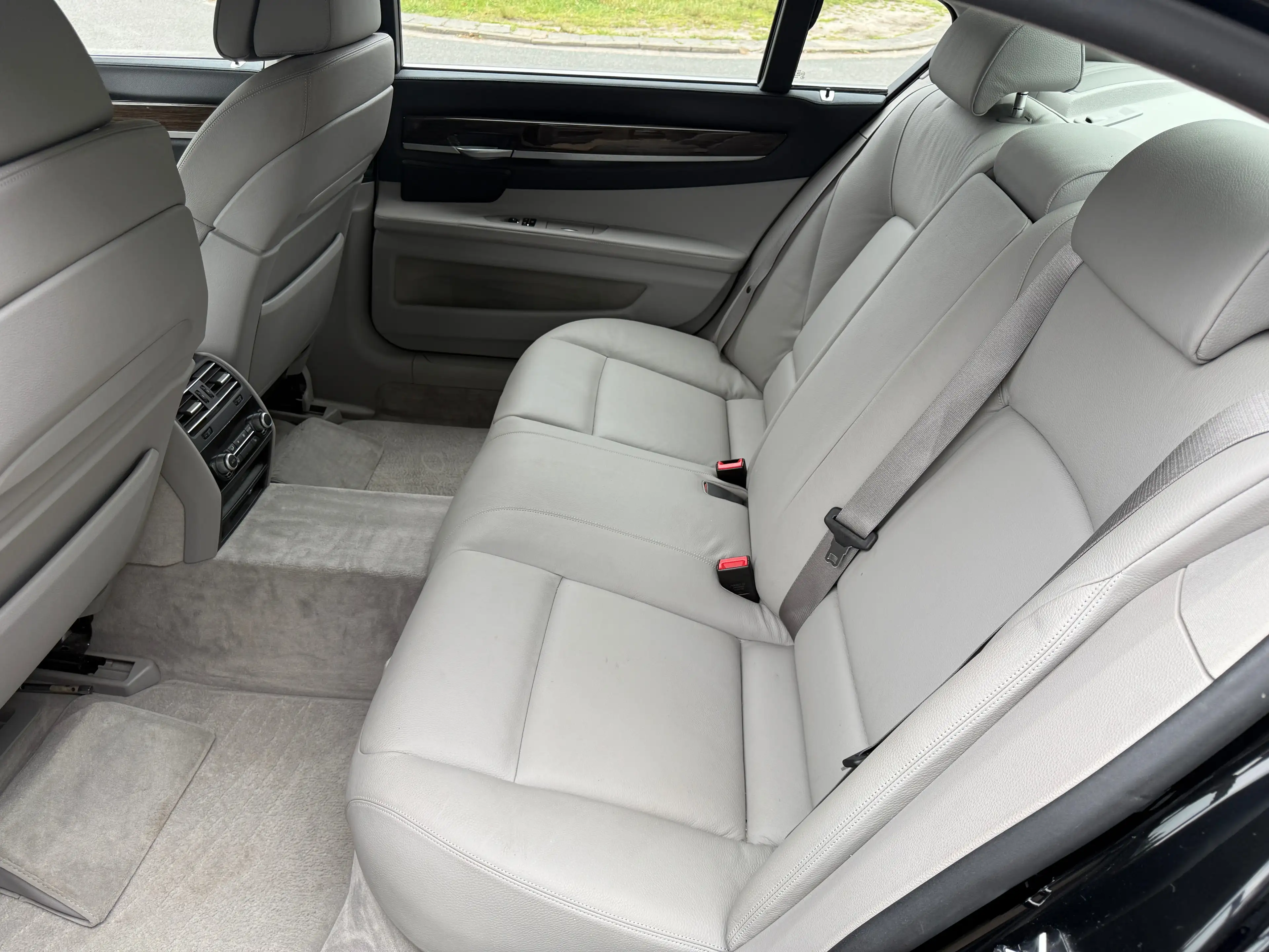 BMW 740 Li *nur 101 TKM*Scheckheft*HU neu*aAHK*eSD*Keyless Go*Kamera*Navi* — photo 12