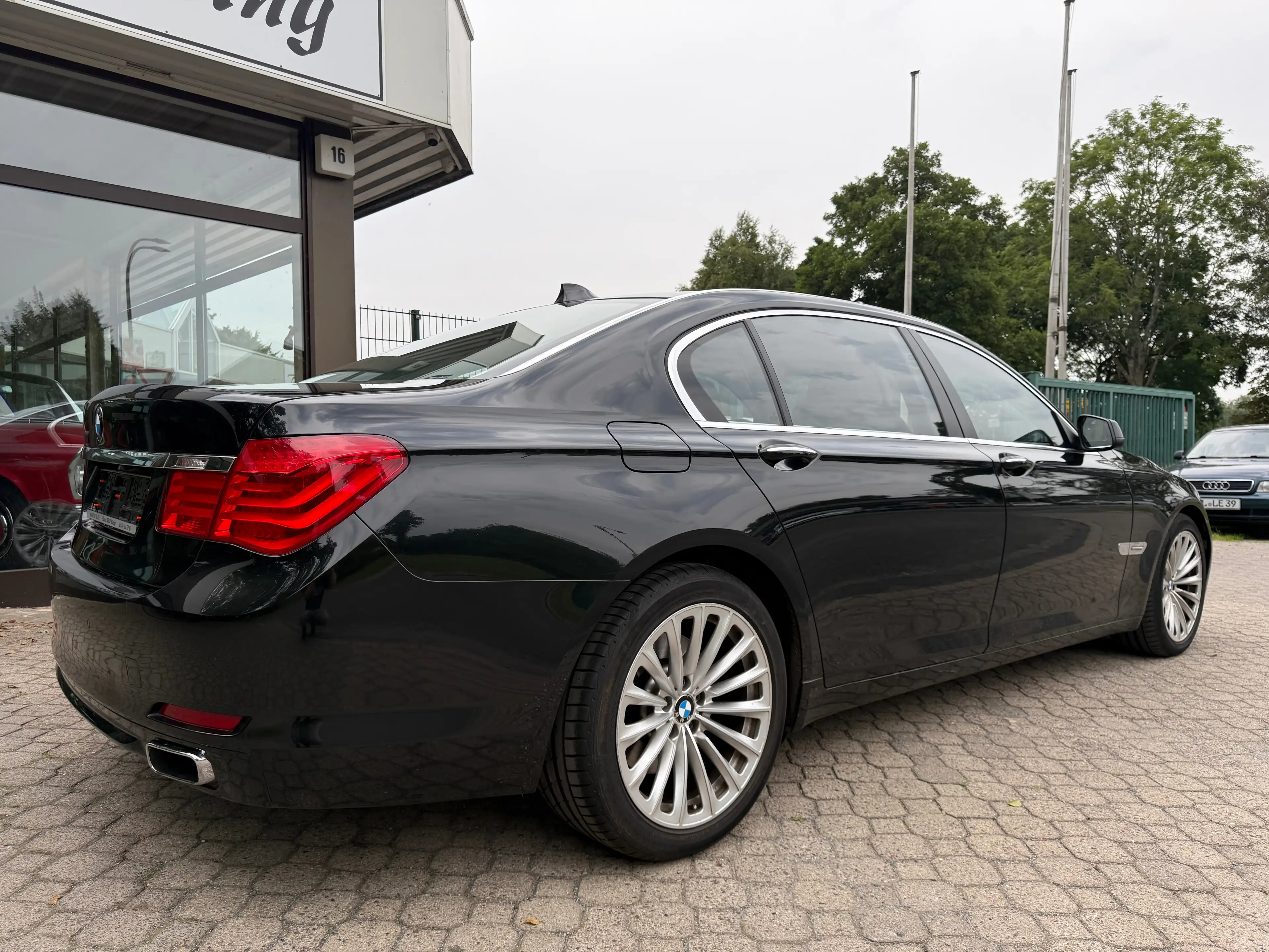 BMW 740 Li *nur 101 TKM*Scheckheft*HU neu*aAHK*eSD*Keyless Go*Kamera*Navi* — photo 7