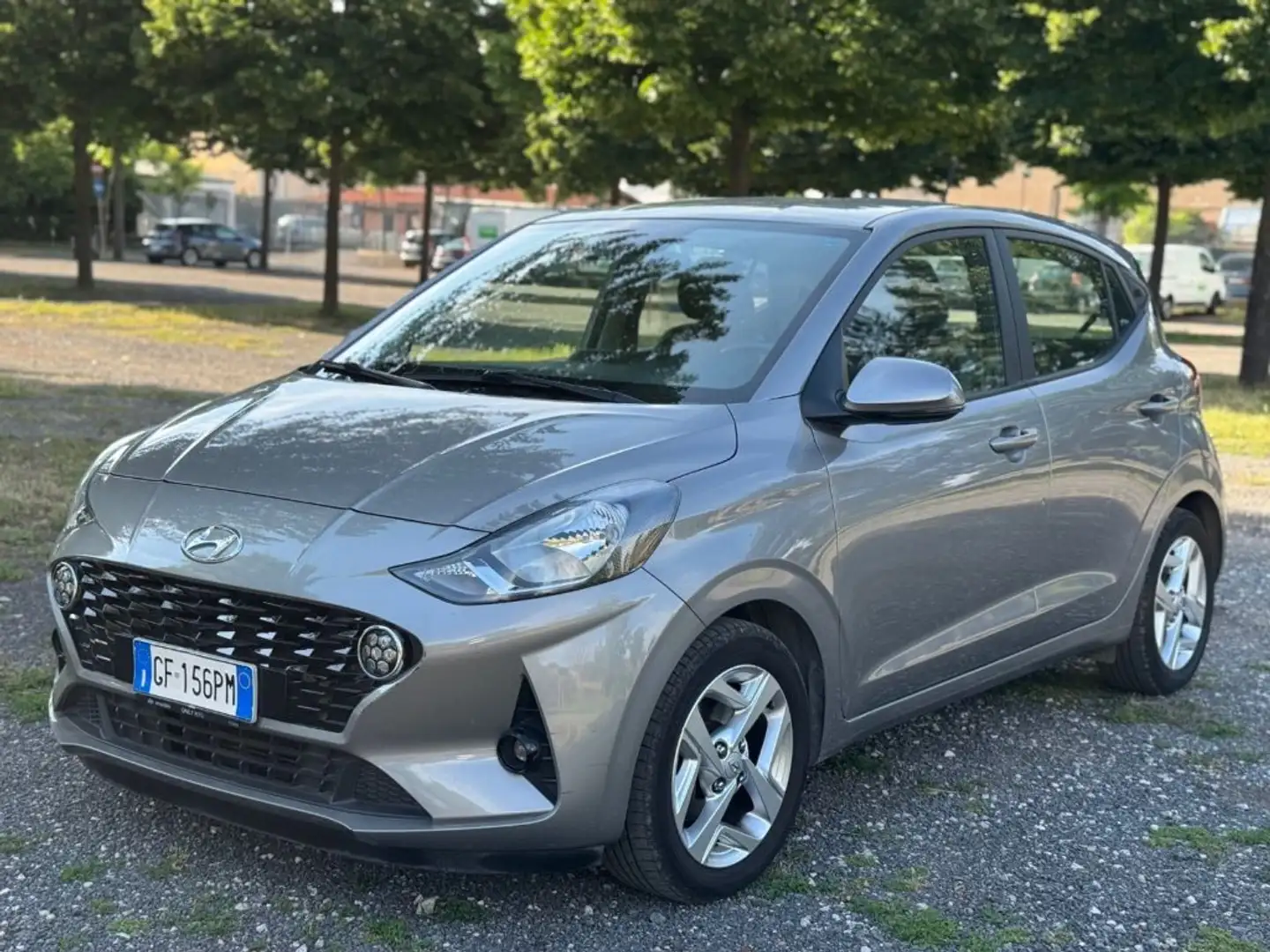 Hyundai i10 1.0 MPI Tech PACK+ GPL Gris - 1