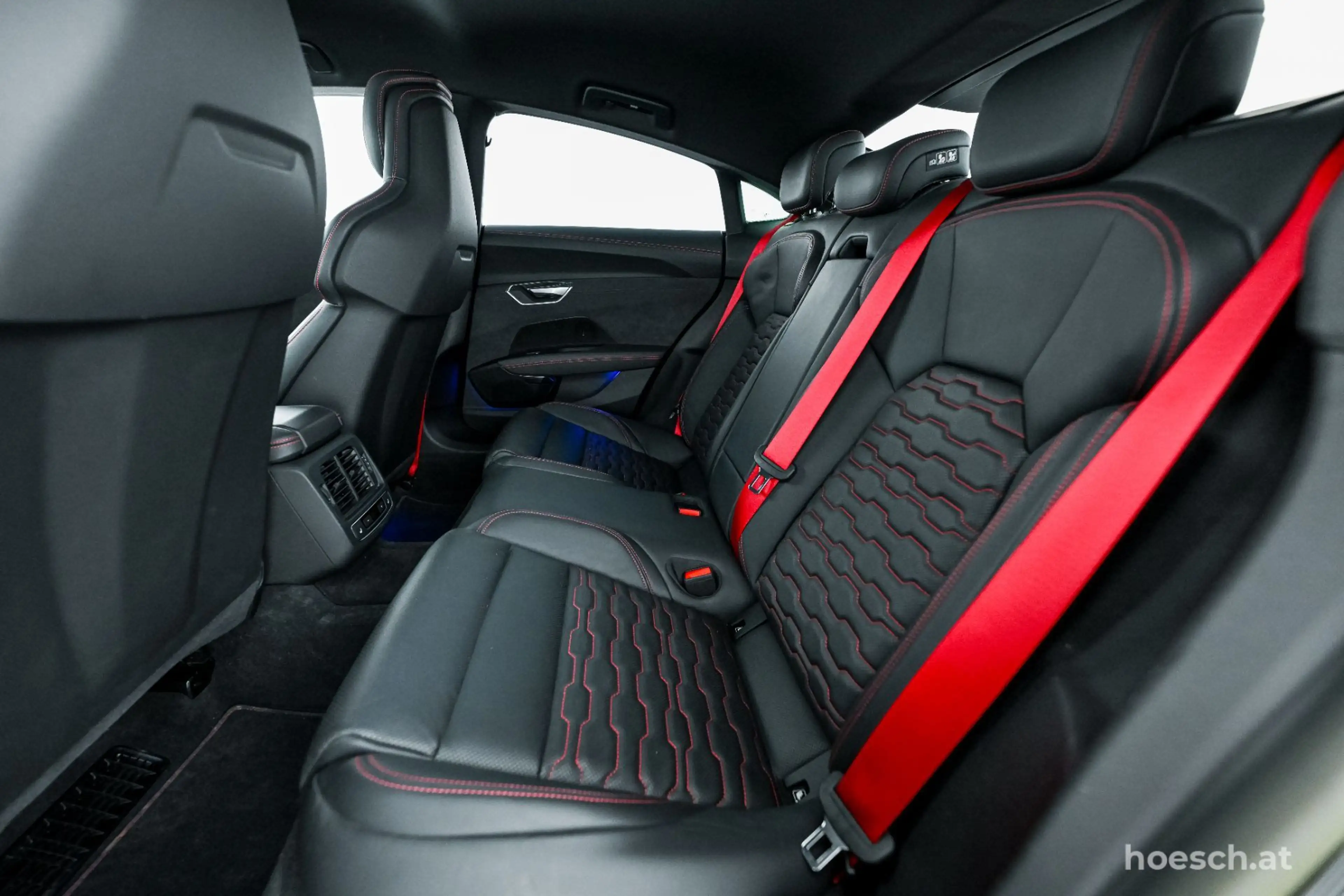 Audi e-tron GT RS quattro CARBON TRAUMEXTRAS 59% — photo 7