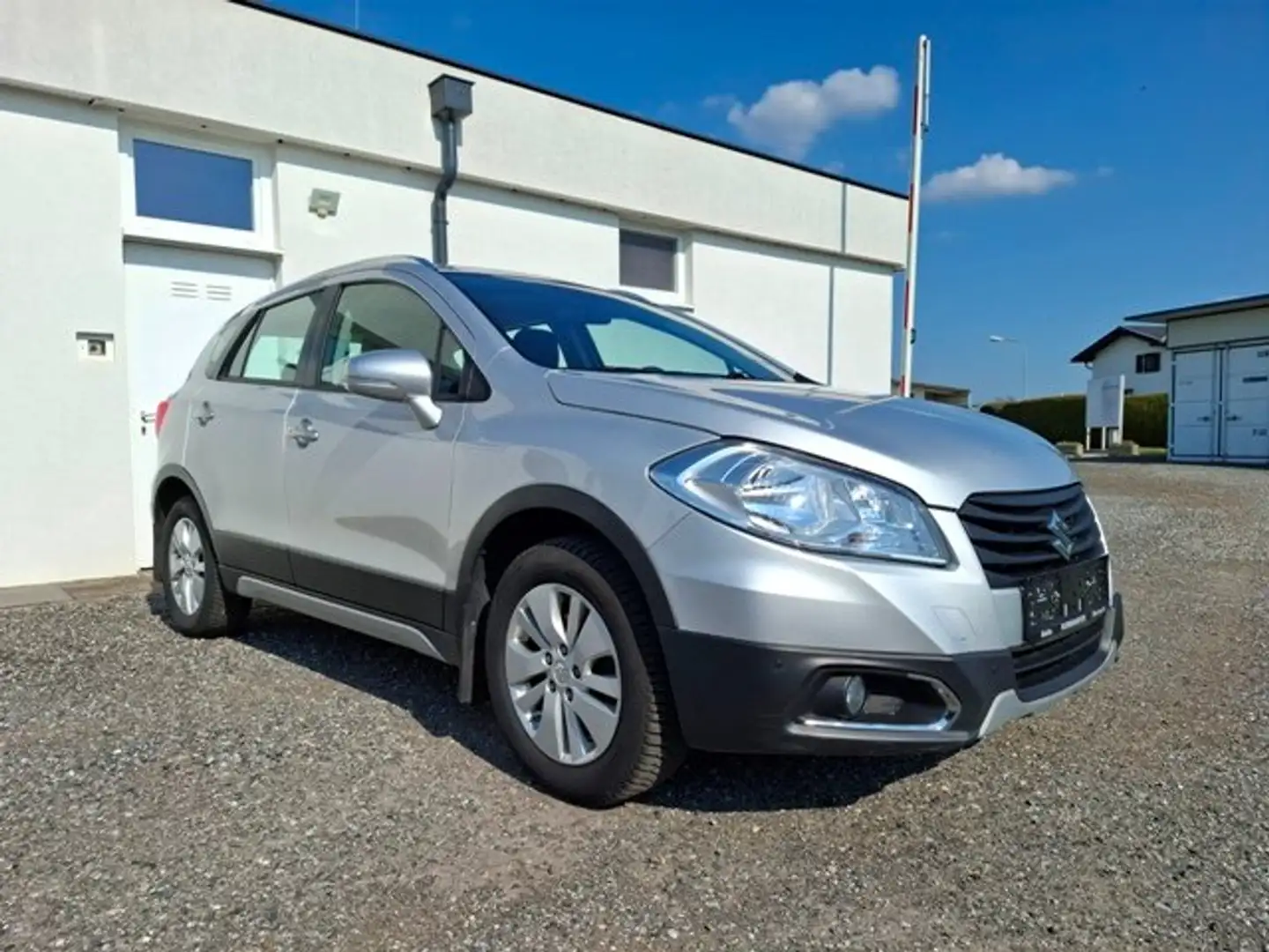 Suzuki SX4 S-Cross 1.6 ALLGRIP shine / 47.000 KM Silber - 1
