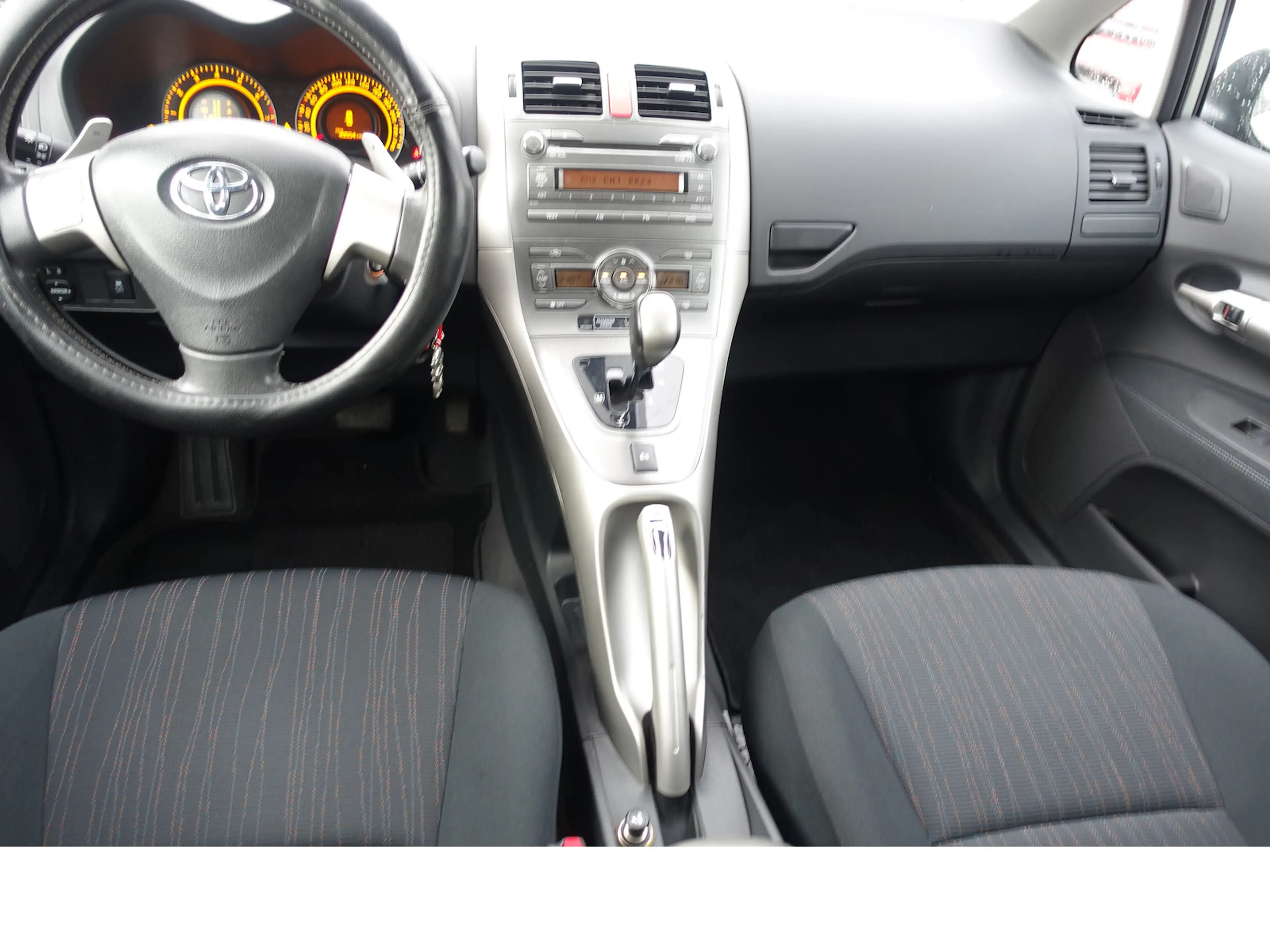 Toyota Auris Life1,6 Automatik Klimaautomatik PDC Alufelgen — photo 10