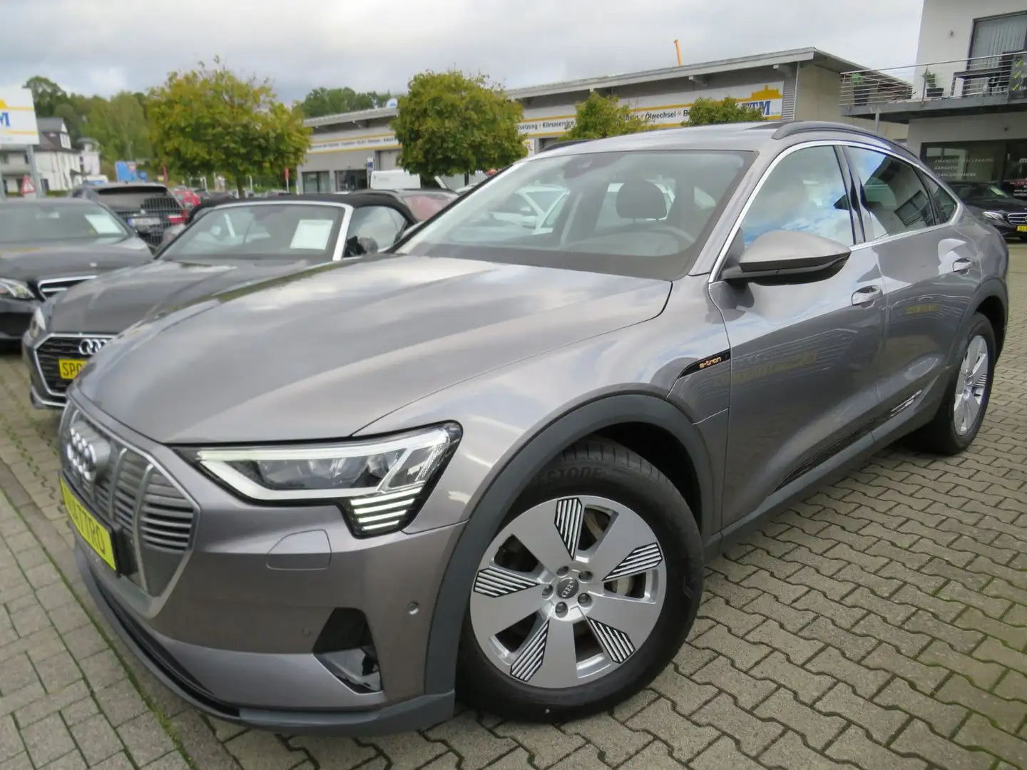 Audi e-tron Sportback 55 quattro *PANO *HUD *AHK Grau - 1