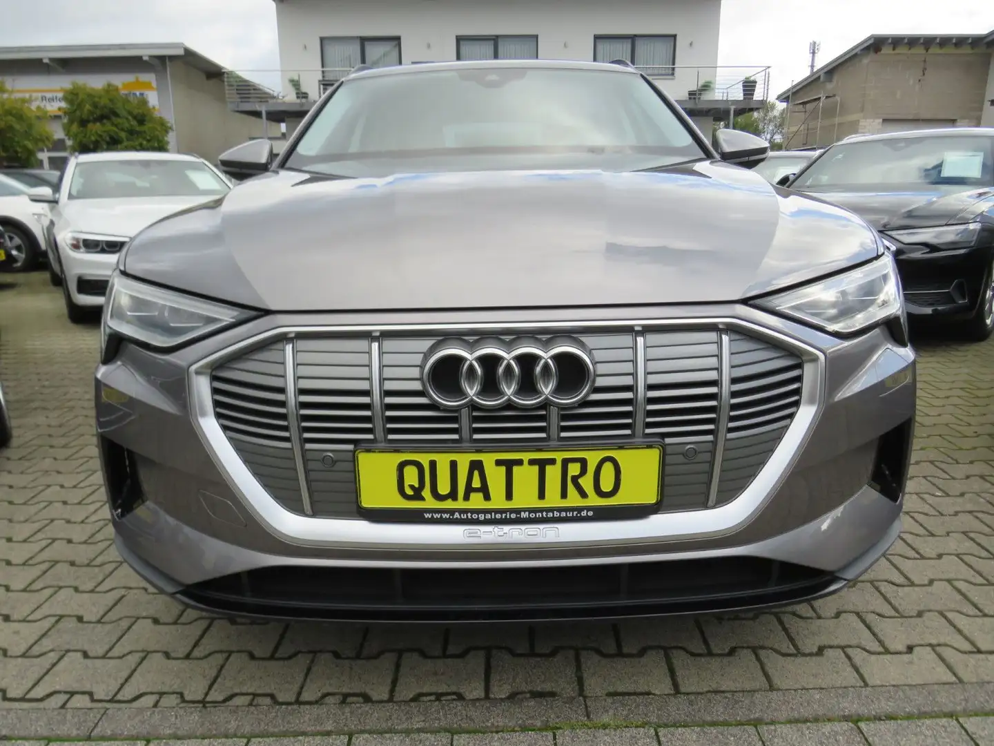 Audi e-tron Sportback 55 quattro *PANO *HUD *AHK Grau - 2