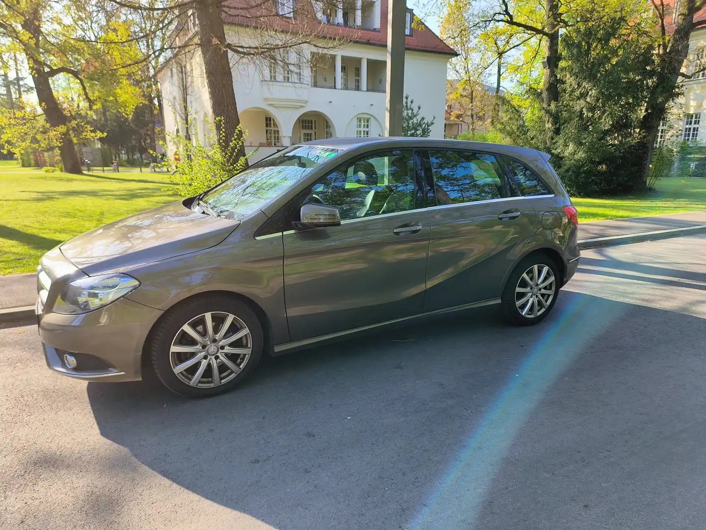 Mercedes-Benz B 180 B 180 (BlueEFFICIENCY) Brąz - 1