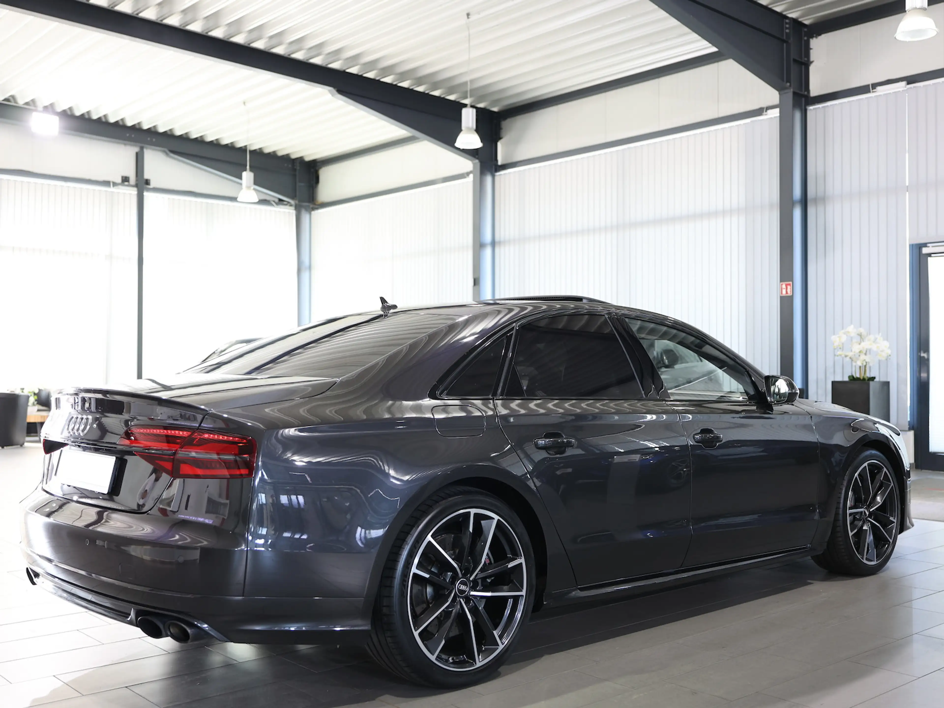 Audi S8 PLUS 4.0 TFSI Q EXCLUSIVE DESIGN BLACK MATRIX — photo 11