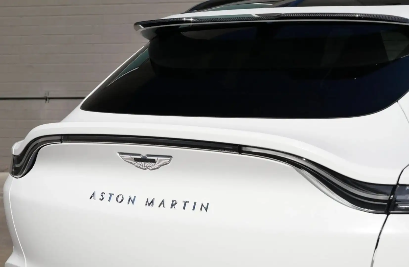 Aston Martin DBX 707 White - 1