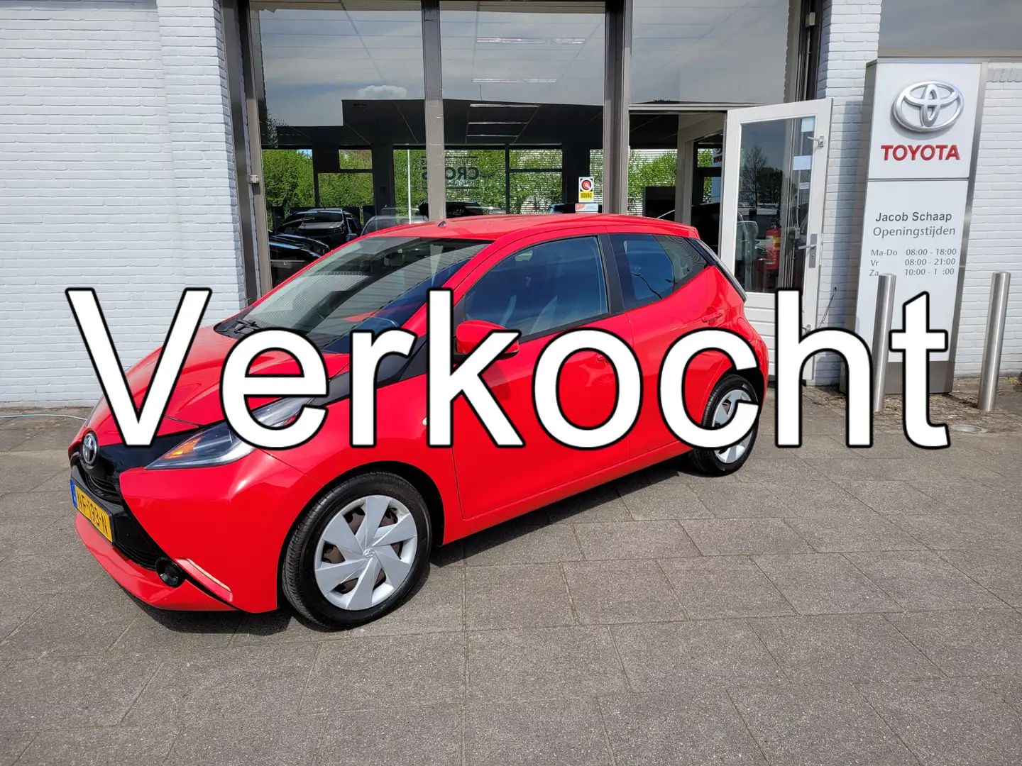 Toyota Aygo 1.0 VVT-i x-now Limited  | Airco | Cruise Control Rouge - 1