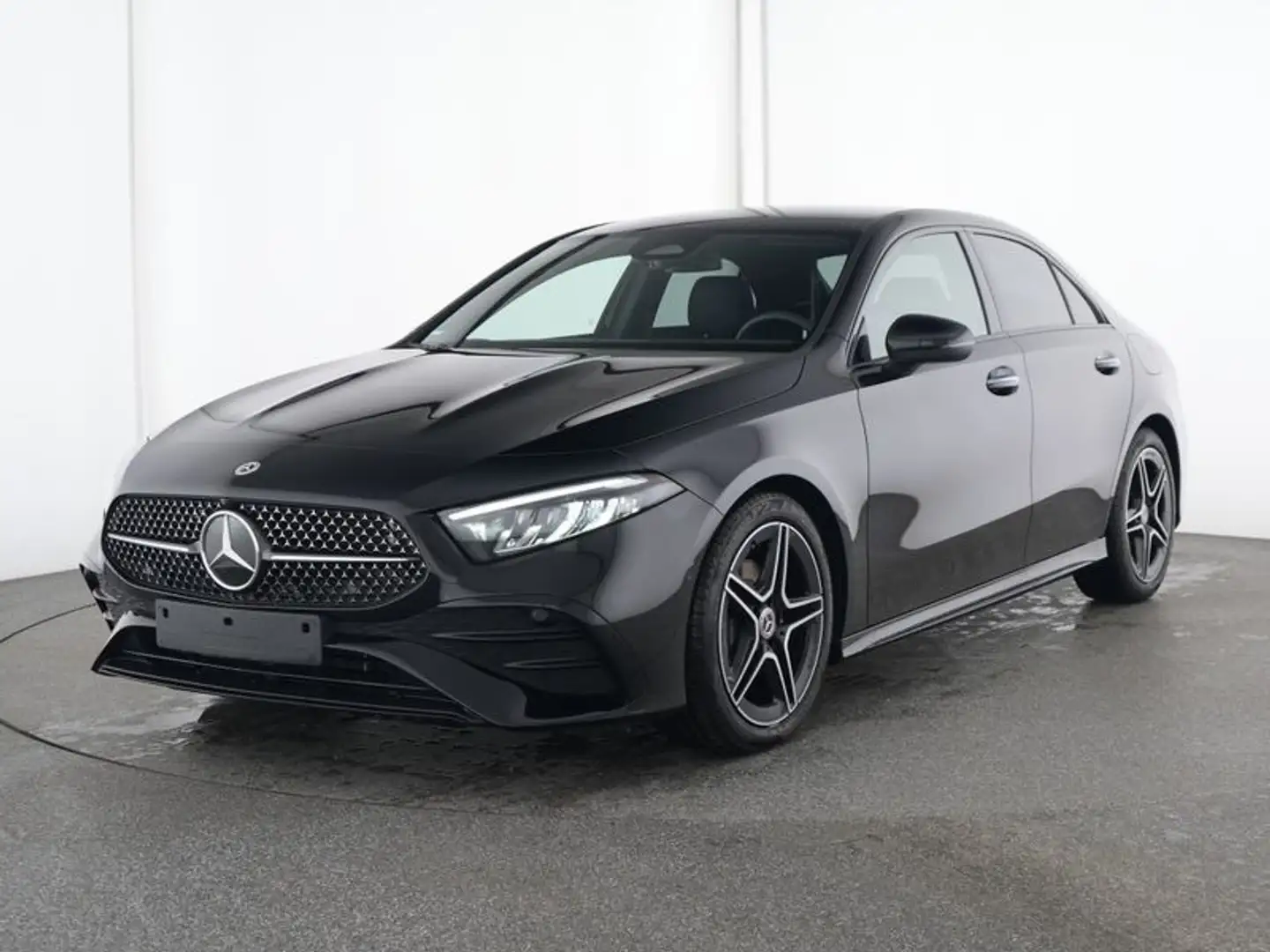 Mercedes-Benz A 200 Limousine AMG Line SpurW Winterp. SportS. Schwarz - 2