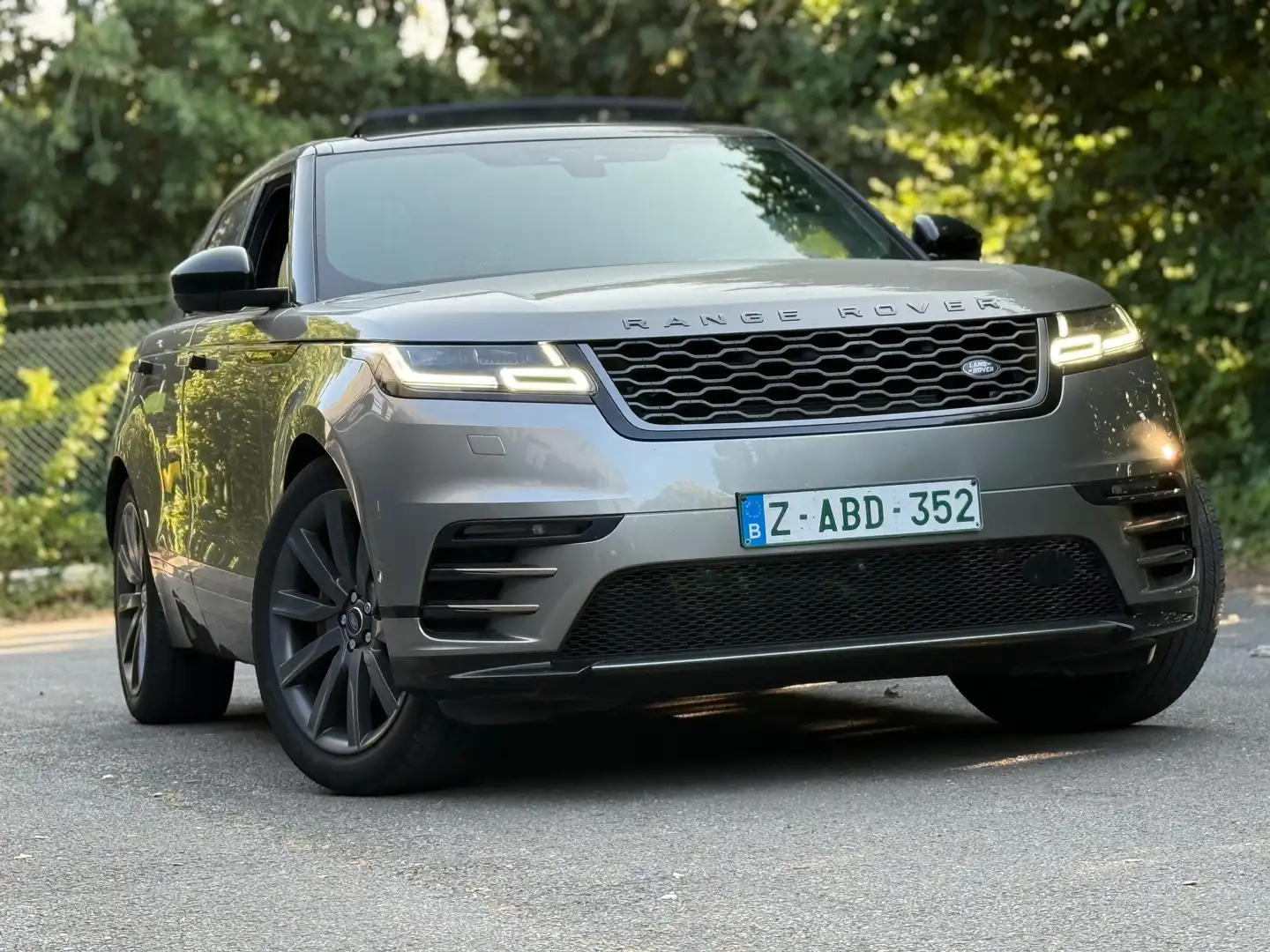 Land Rover Range Rover Velar 2.0Turbo R-Dynamic HSE-Pano-360 cam-Trekhaak-300pk Gris - 2