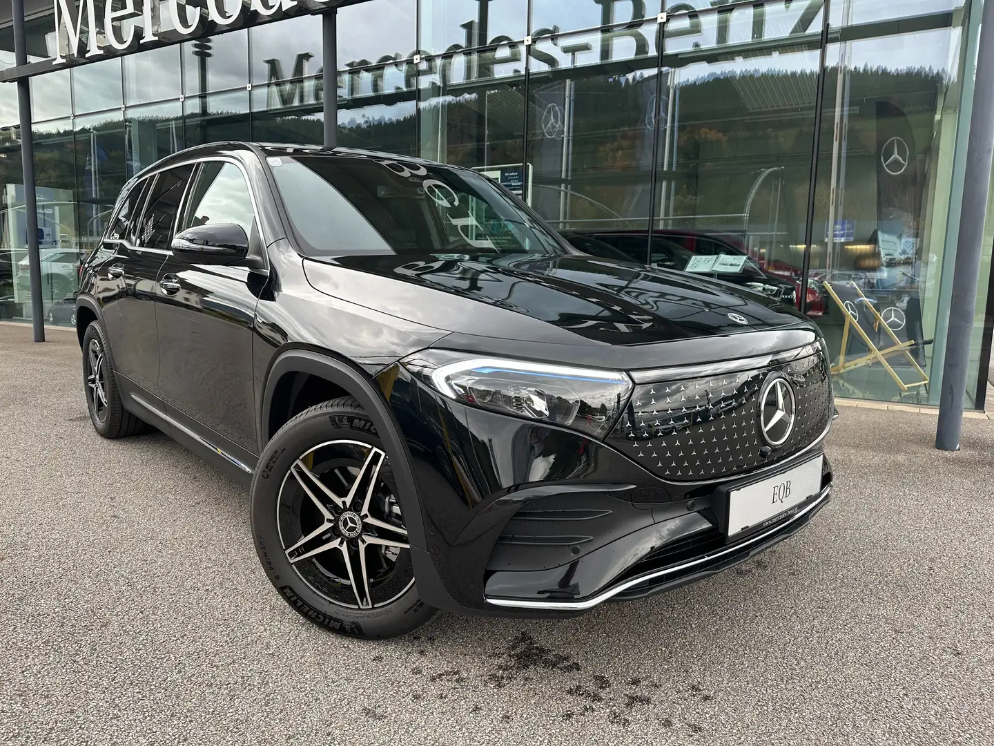 Mercedes-Benz EQB 300 4Matic Ö-Edition*AMG-Line*AdvancedPlus*FA-Paket Schwarz - 2