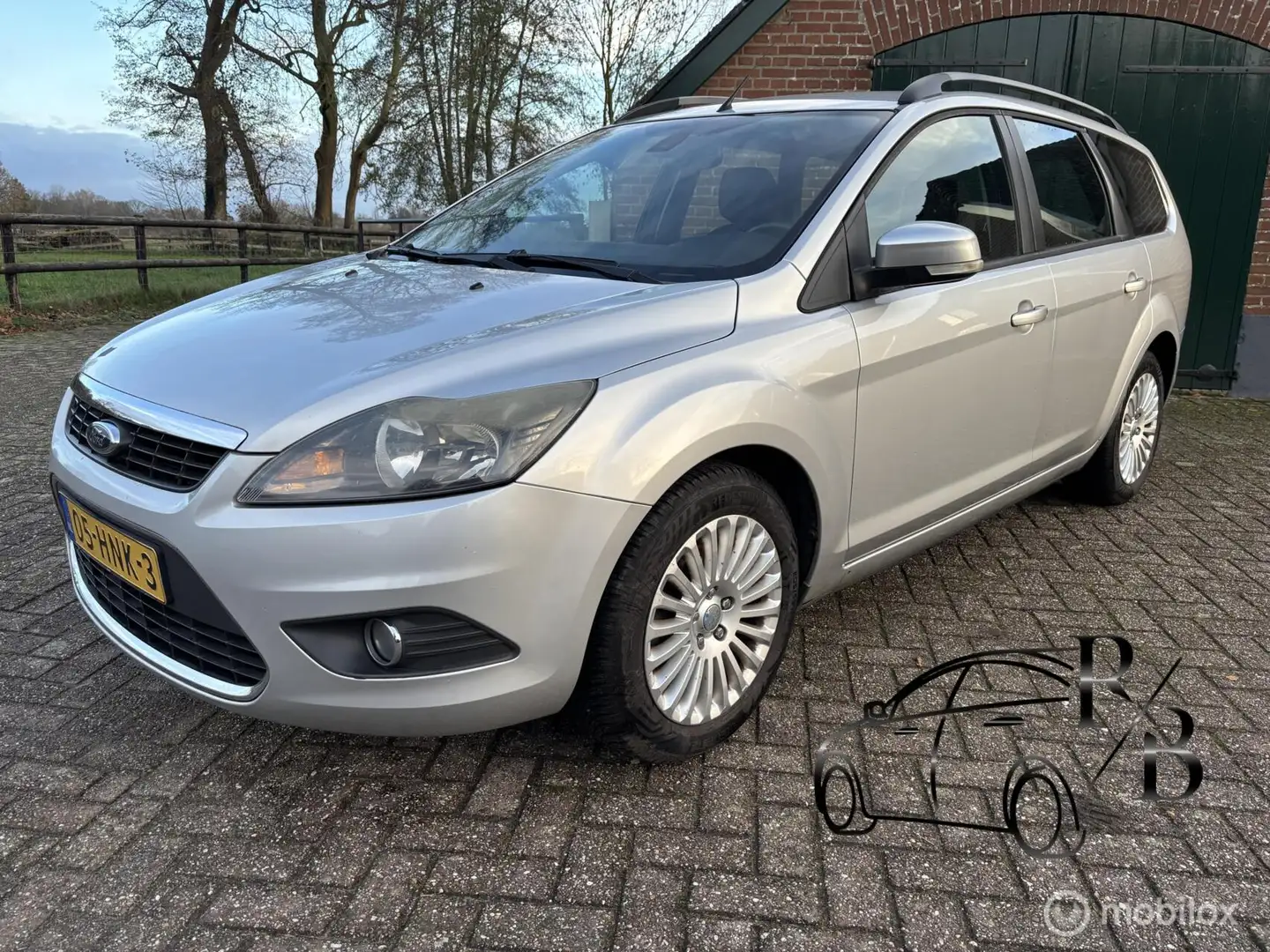 Ford Focus Wagon 1.6 Titanium NAVI AIRCO CRUISE ZEER MOOIE AU Grijs - 1