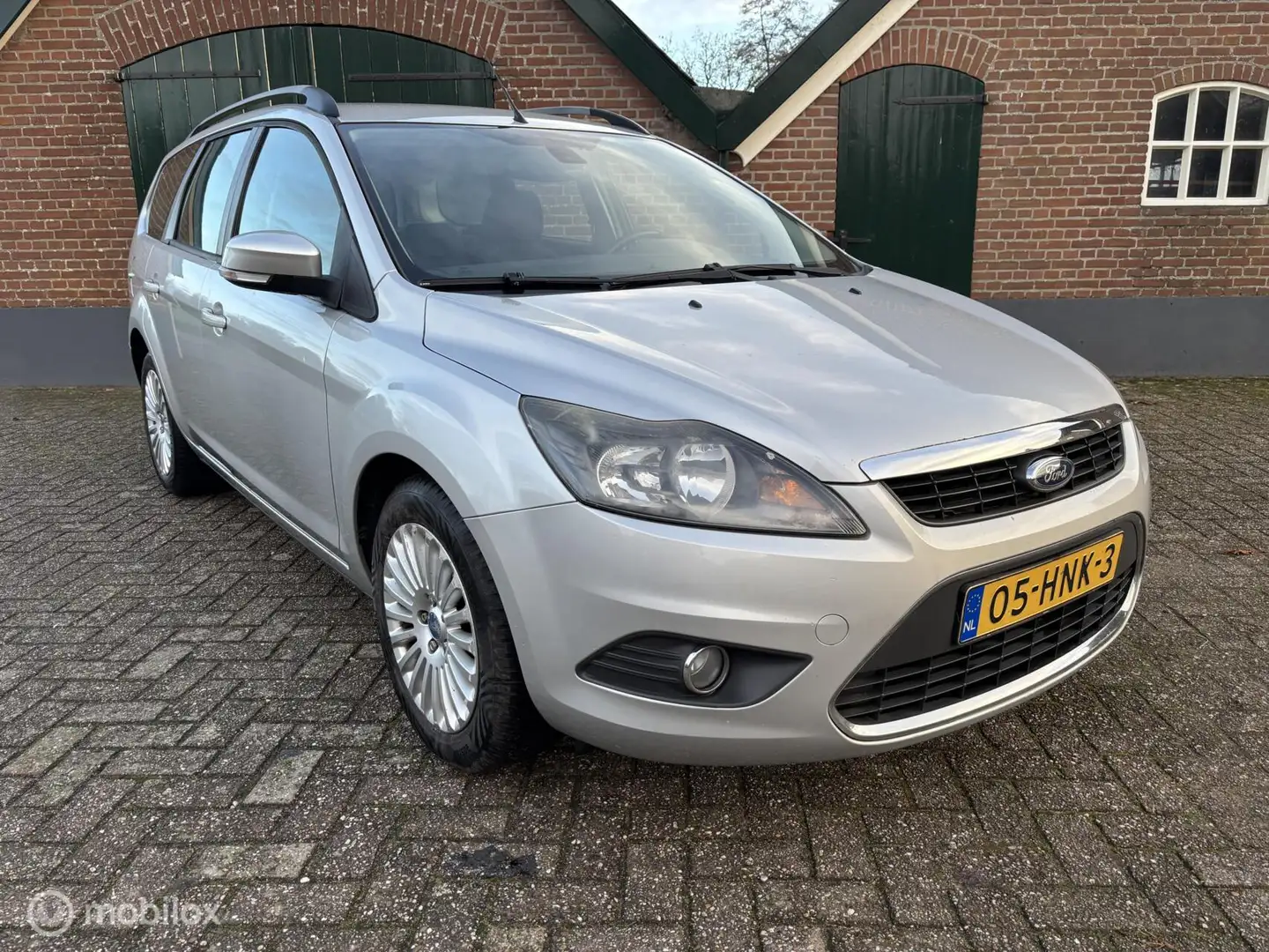 Ford Focus Wagon 1.6 Titanium NAVI AIRCO CRUISE ZEER MOOIE AU Grijs - 2