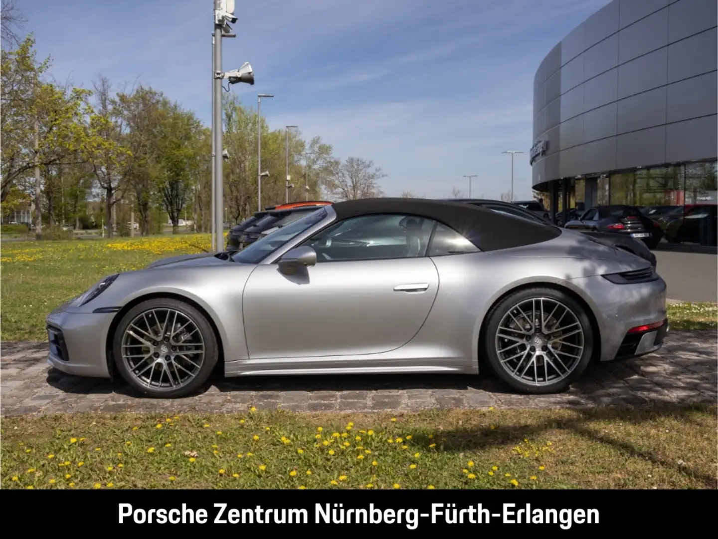 Porsche 992 911 Carrera Cabriolet Sportabgas SportDesignPaket Silber - 2