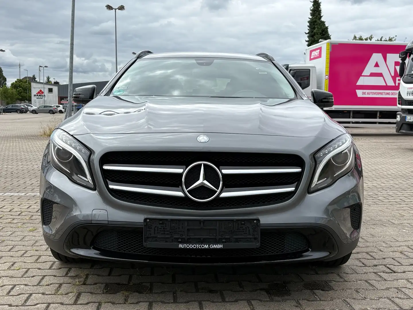 Mercedes-Benz GLA 200 7G-DCT Urban NIGHT PAKET *AHK*HARMAN KARDON*KAMERA Grau - 1