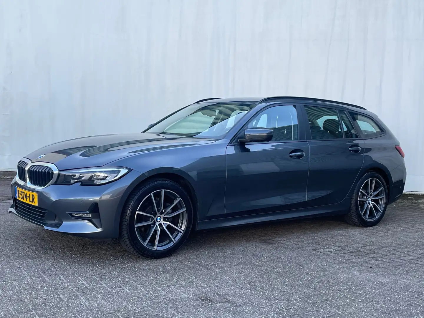 BMW 318 3-serie Touring 318i Exec. Ed. / Trkhk /18inch vlg Grijs - 2