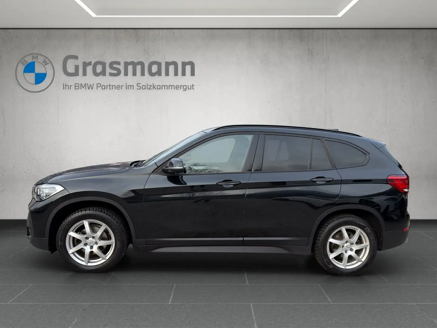 BMW X1 sDrive16d Schwarz - 2