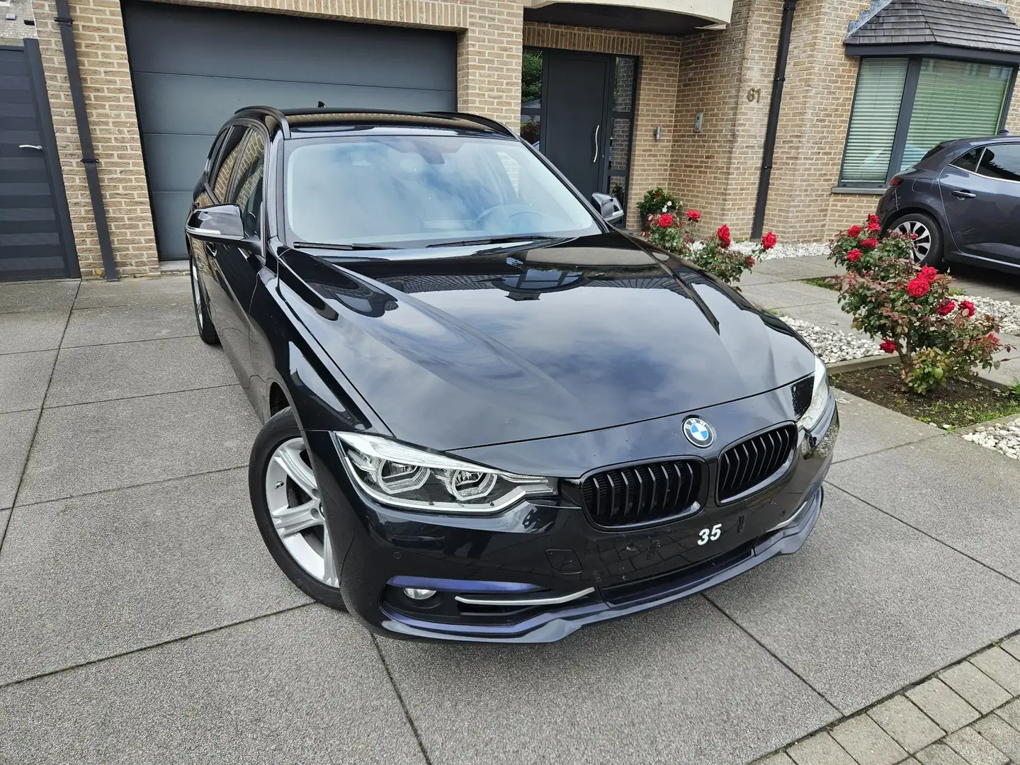 BMW 318 / SPORT LINE / NAVI / CRUISE / *SUPER DEAL* Zwart - 2