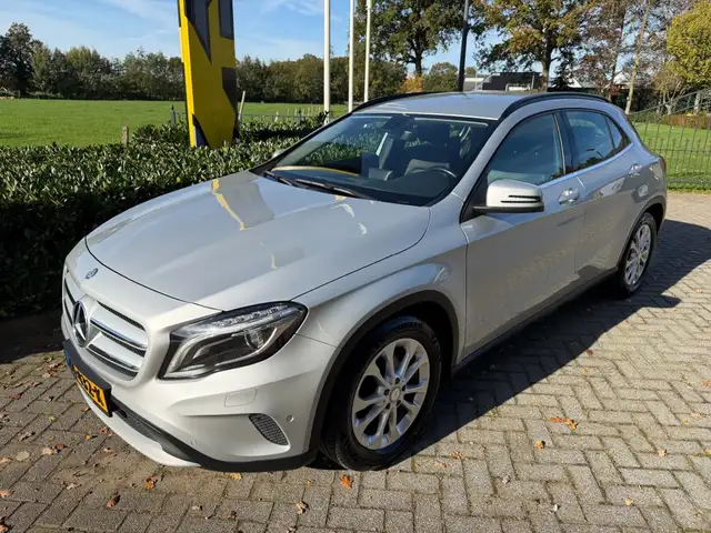 Mercedes-Benz 200 Prestige Aut7 Xenon / Winterpakket / Trekhaak